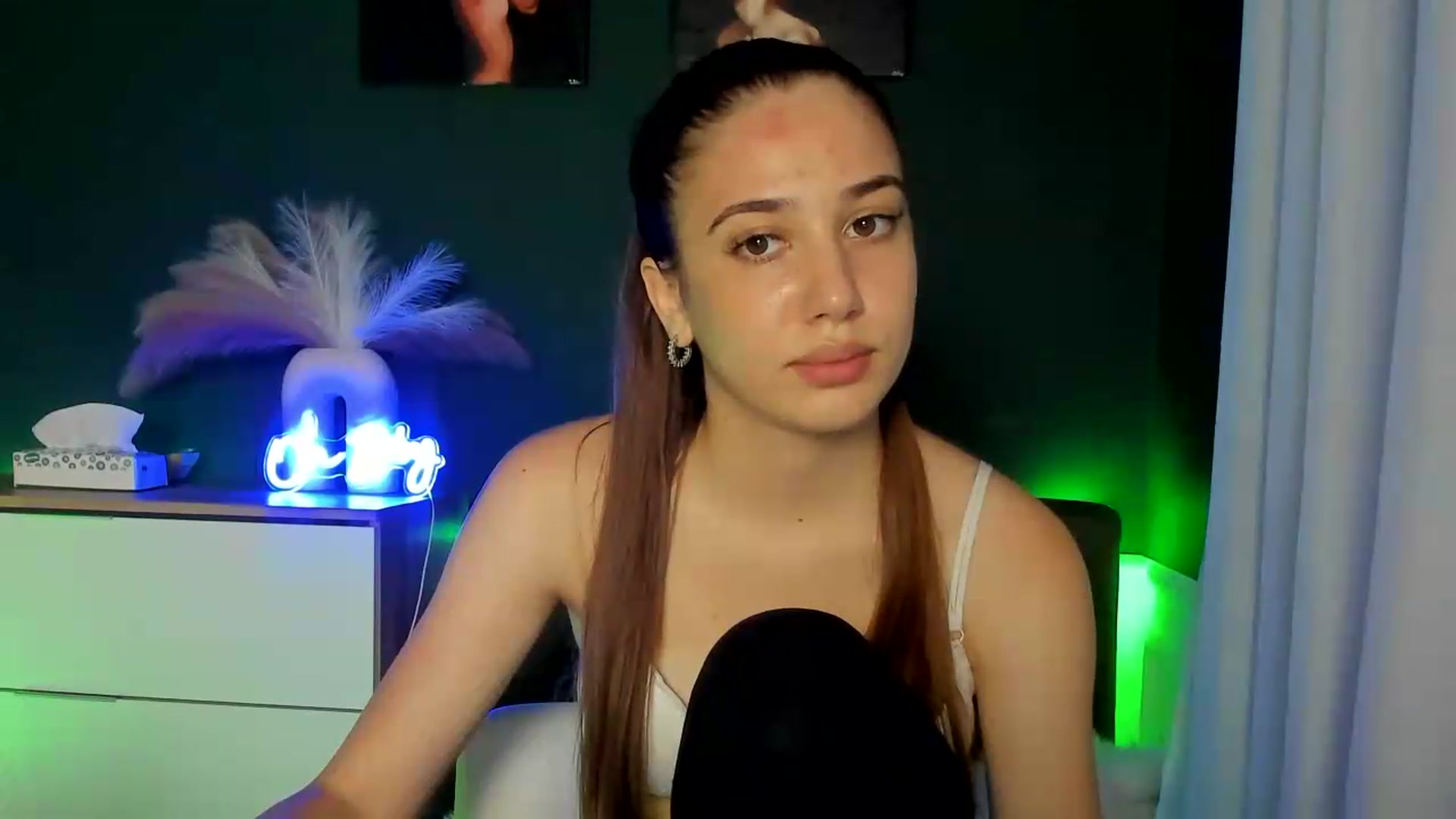 Gallery image thumbnail from AlexaPirs's myfreecams stream on, 08/25/2026, 14:53 image 18 of 20