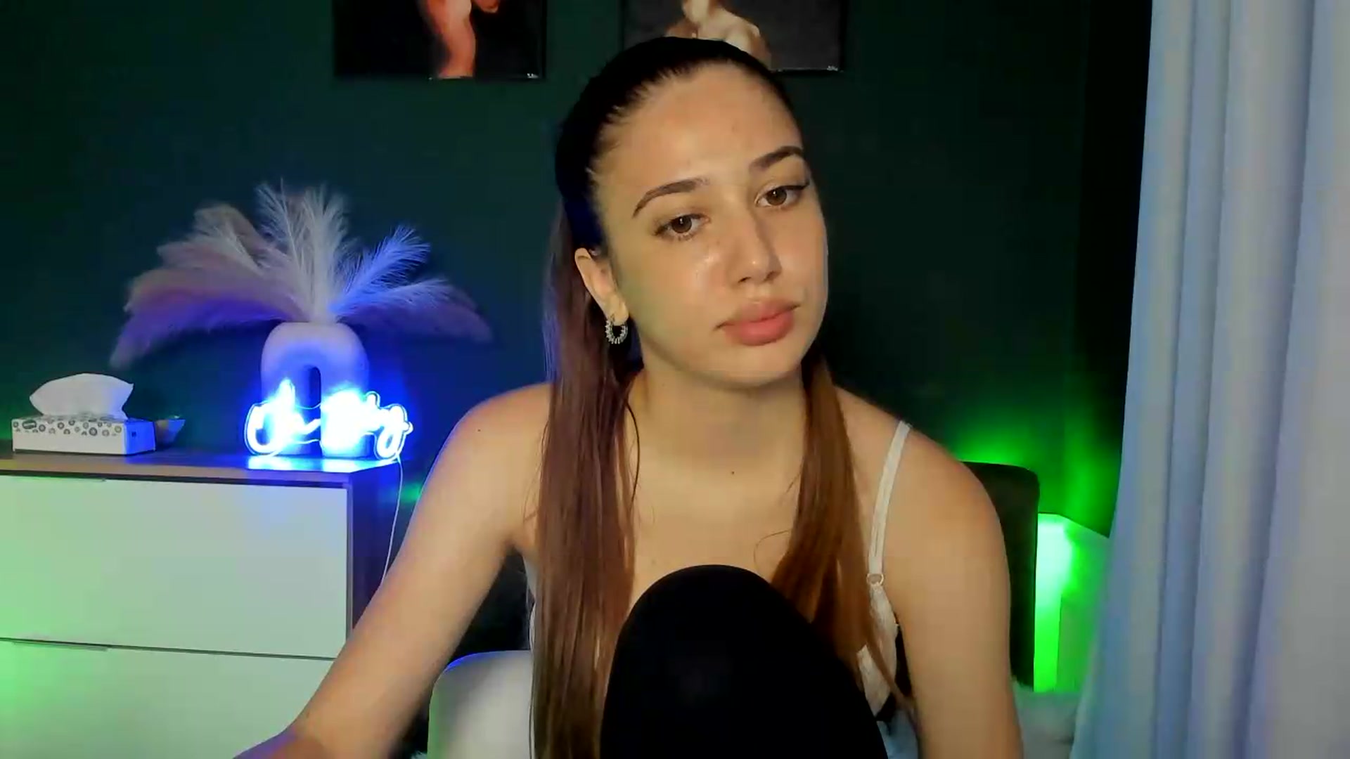 Gallery image thumbnail from AlexaPirs's myfreecams stream on, 08/25/2026, 14:53 image 16 of 20