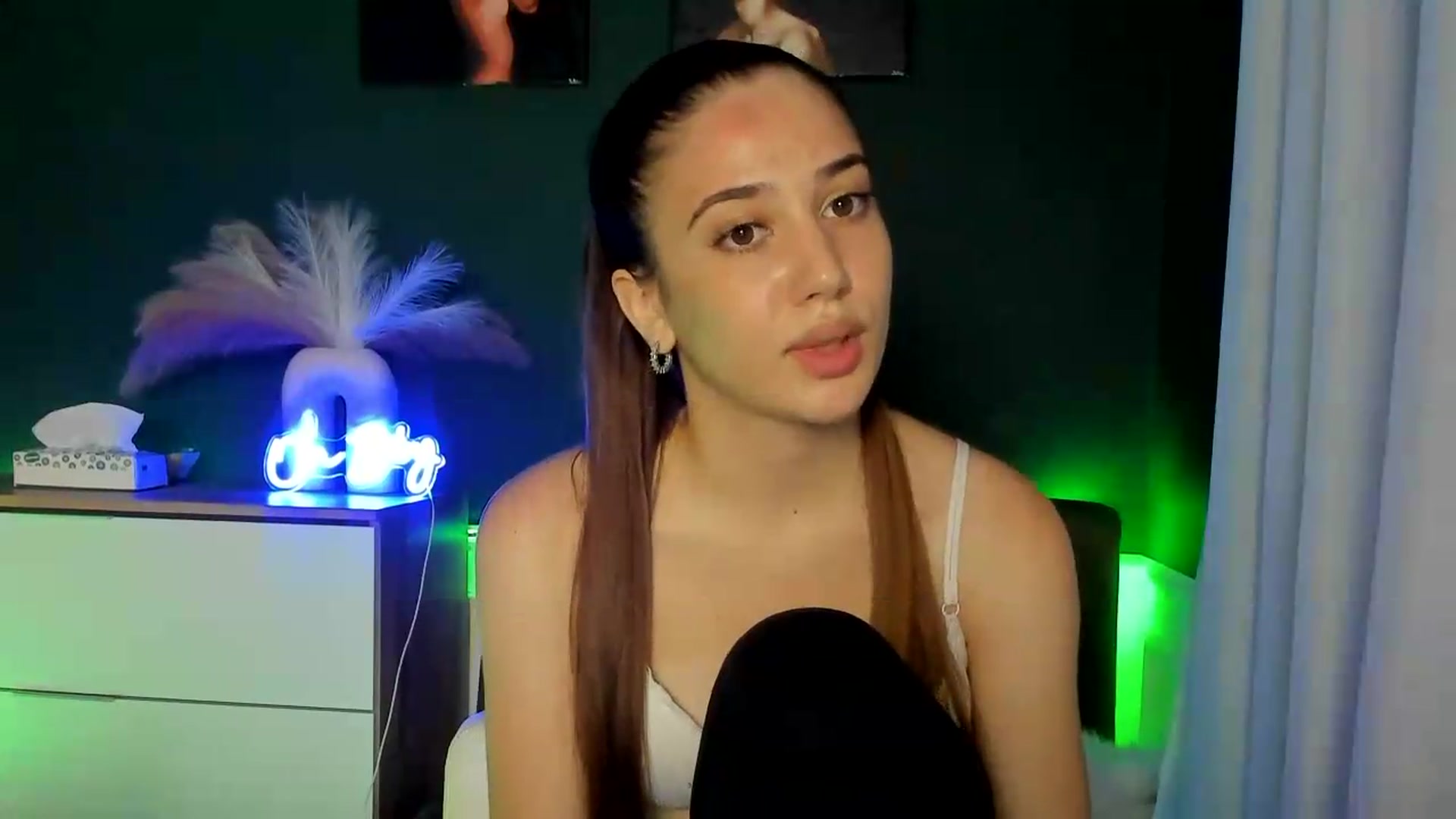 Gallery image thumbnail from AlexaPirs's myfreecams stream on, 08/25/2026, 14:53 image 17 of 20