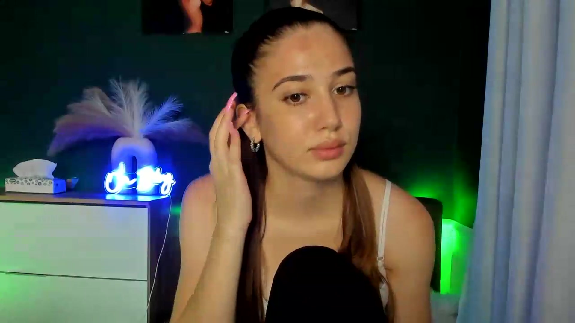 Gallery image thumbnail from AlexaPirs's myfreecams stream on, 08/25/2026, 14:53 image 19 of 20