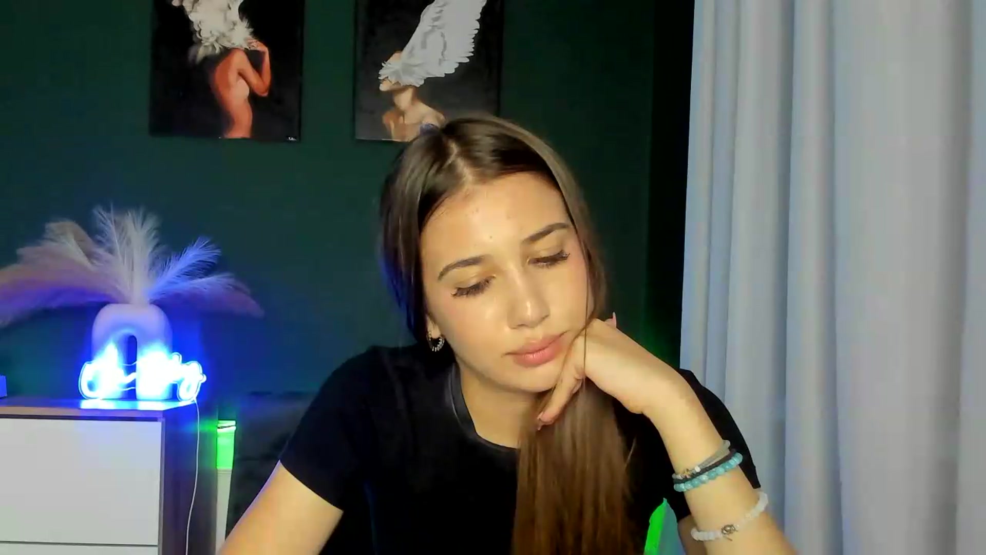 Gallery image thumbnail from AlexaPirs's myfreecams stream on, 08/26/2026, 16:53 image 16 of 20