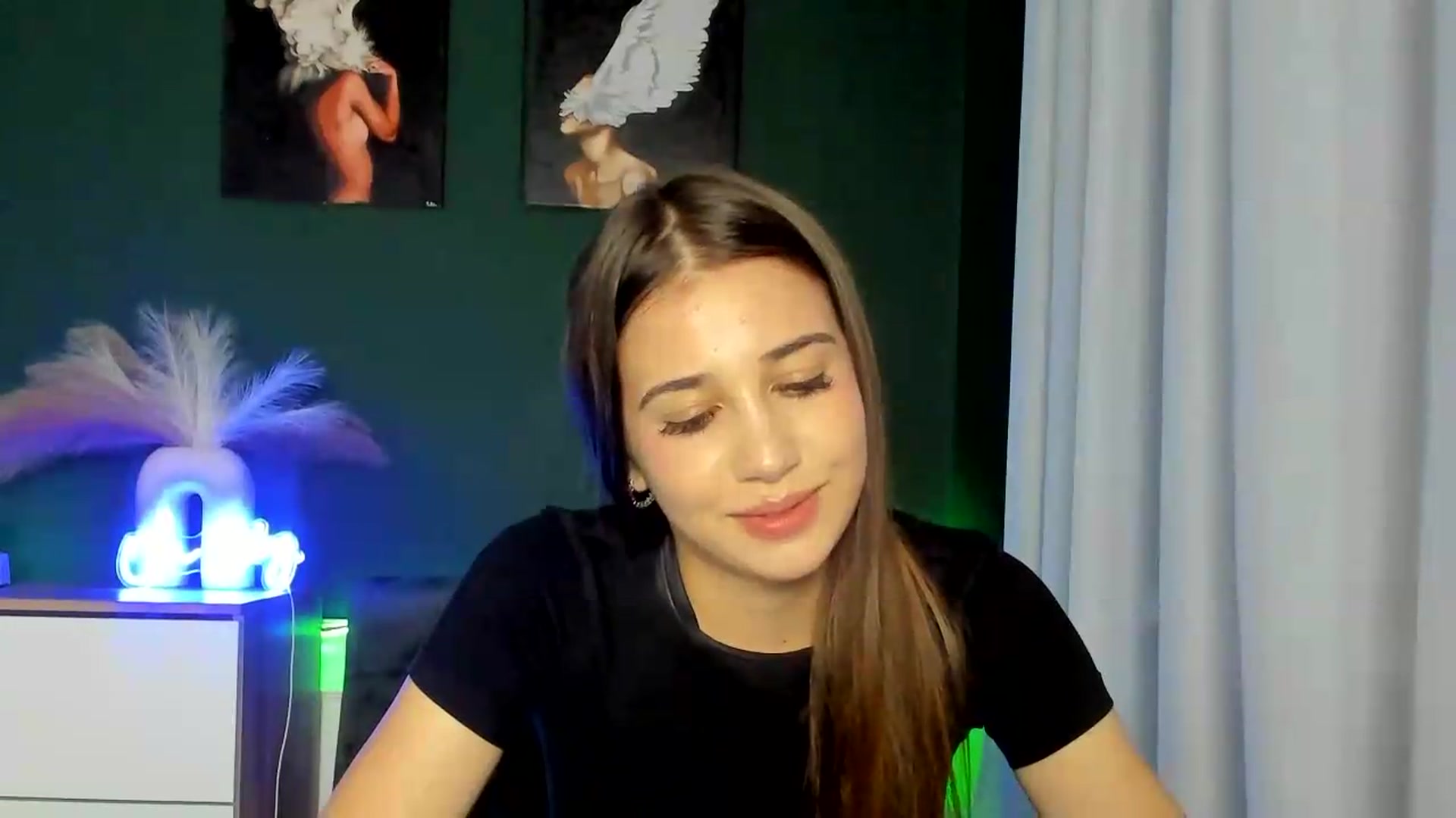 Gallery image thumbnail from AlexaPirs's myfreecams stream on, 08/26/2026, 16:53 image 18 of 20