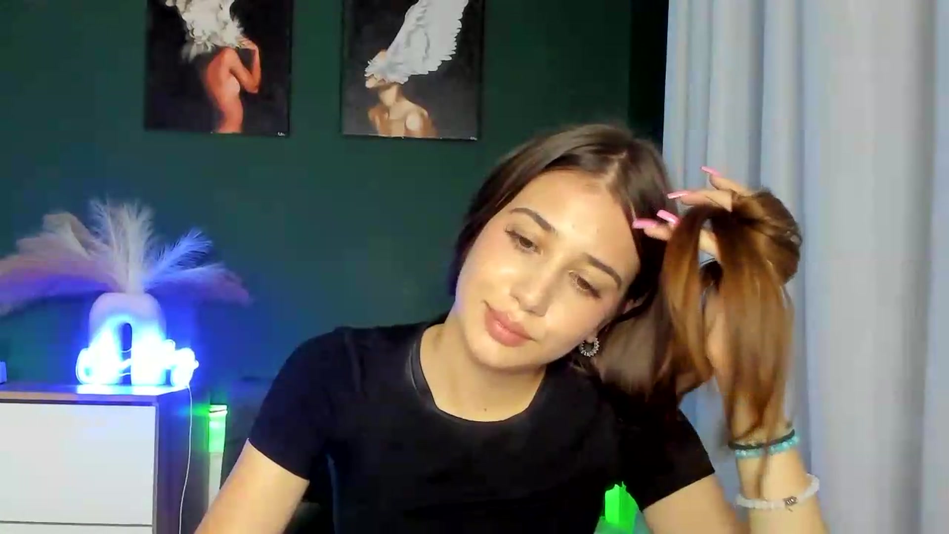 Gallery image thumbnail from AlexaPirs's myfreecams stream on, 08/26/2026, 16:53 image 20 of 20