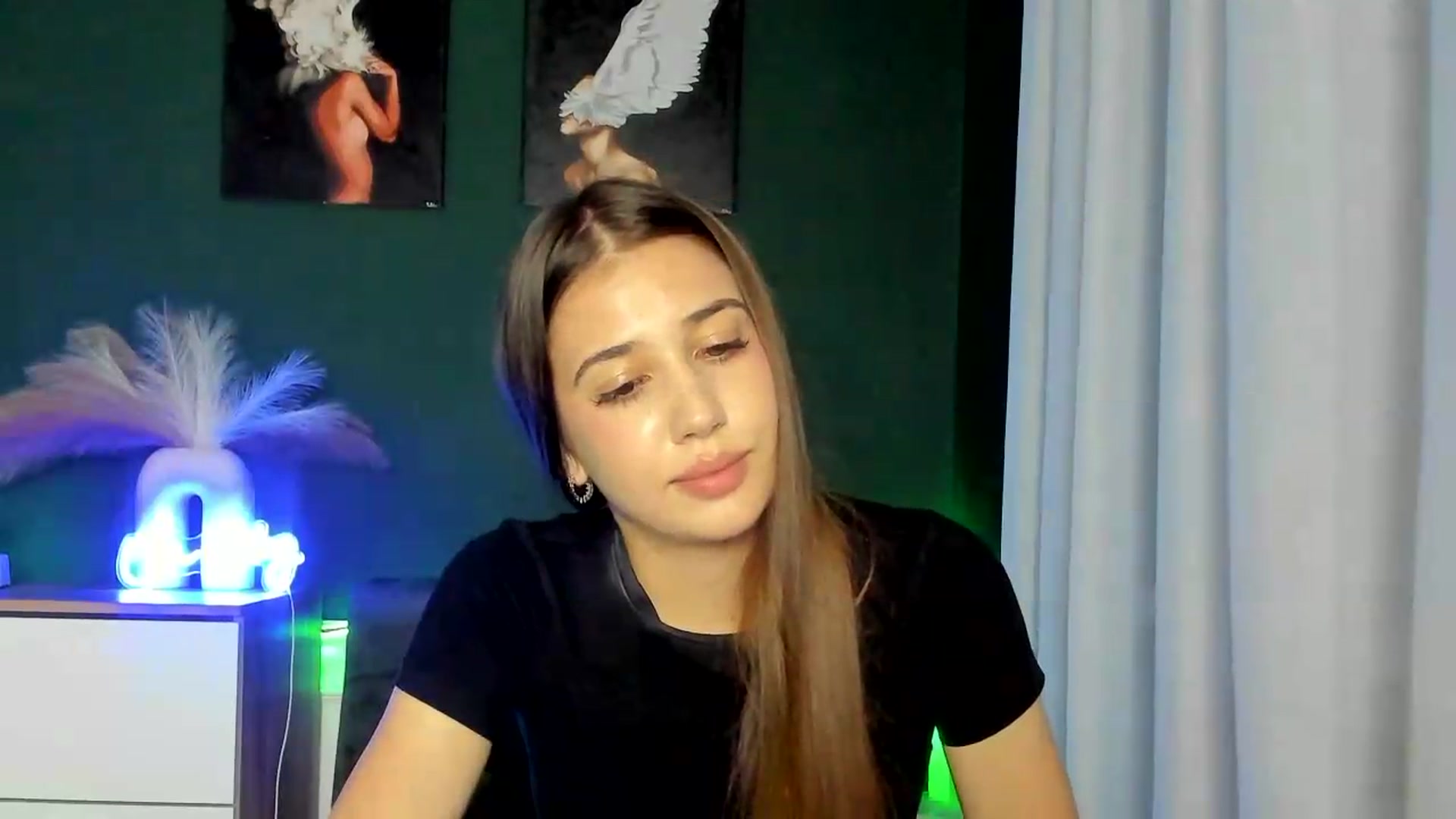 Gallery image thumbnail from AlexaPirs's myfreecams stream on, 08/26/2026, 16:53 image 13 of 20