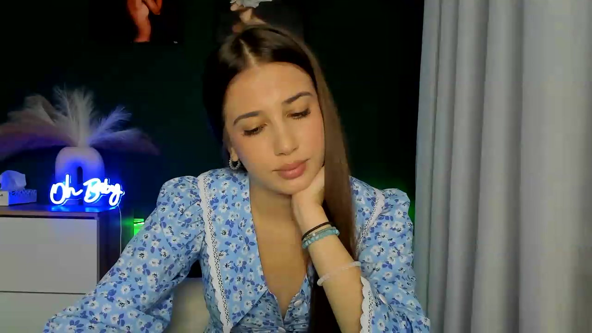 Gallery image thumbnail from AlexaPirs's myfreecams stream on, 08/31/2026, 14:15 image 18 of 20