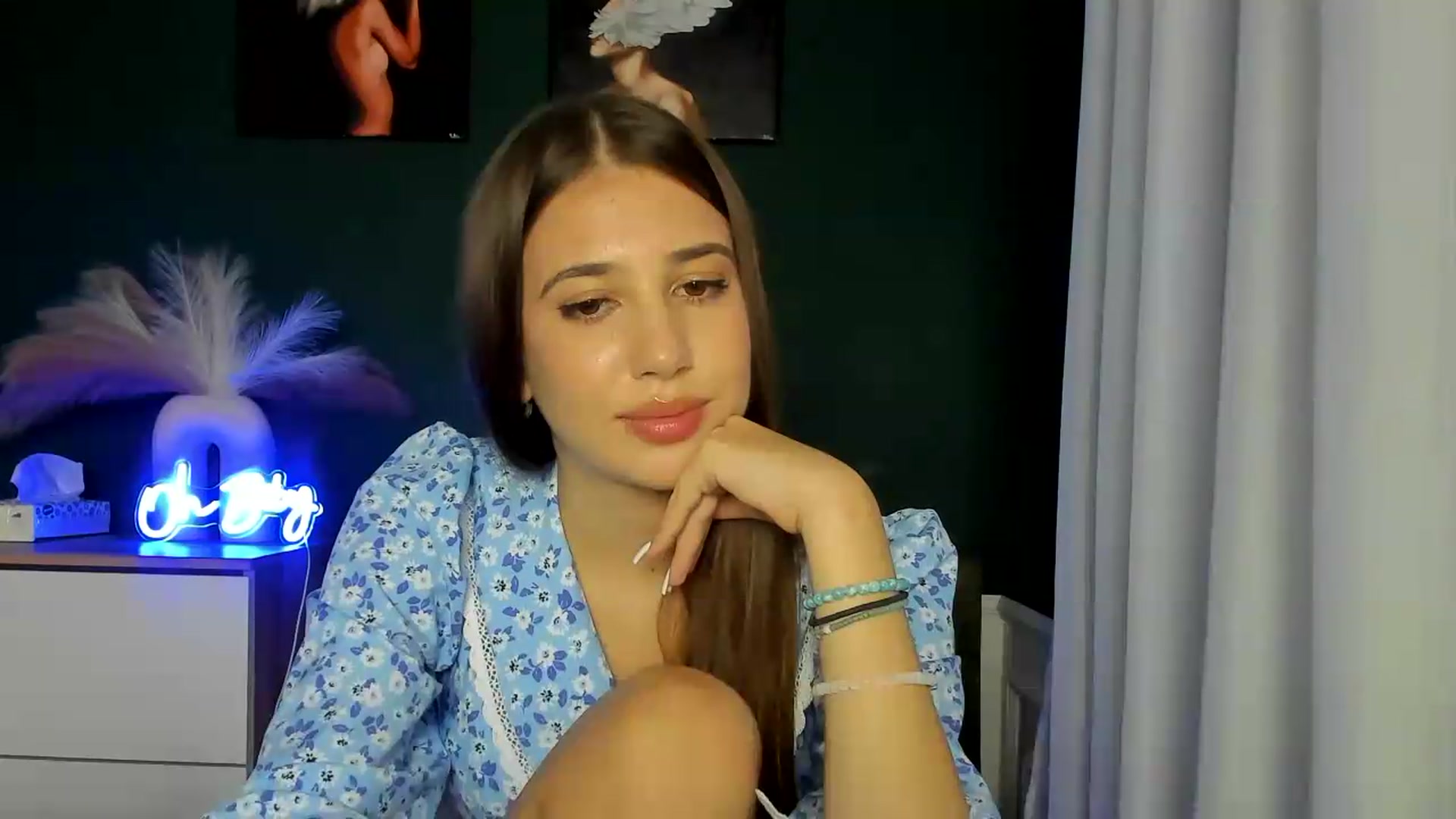 Gallery image thumbnail from AlexaPirs's myfreecams stream on, 09/01/2026, 16:31 image 6 of 20
