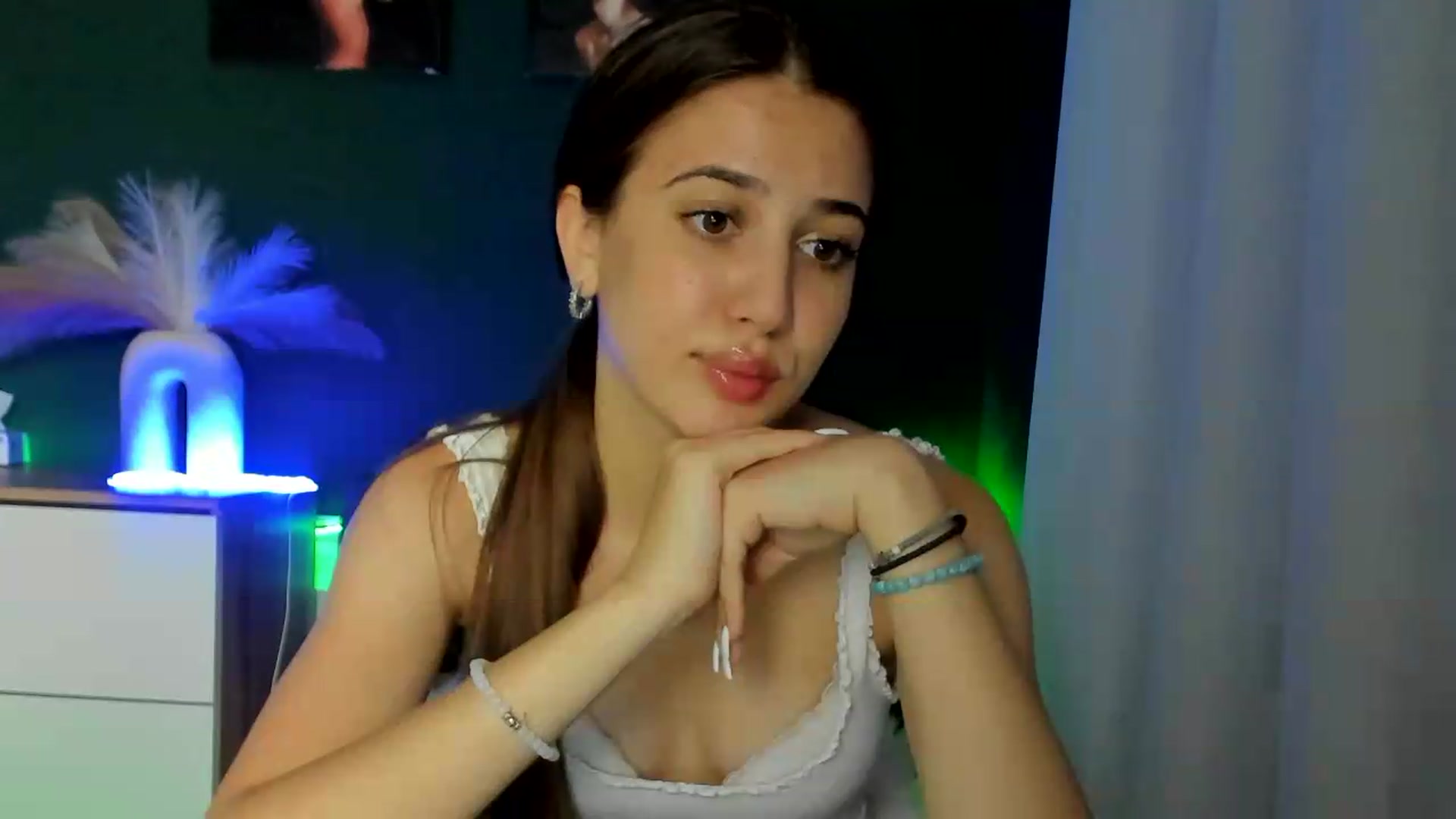Gallery image thumbnail from AlexaPirs's myfreecams stream on, 09/06/2026, 16:20 image 13 of 20