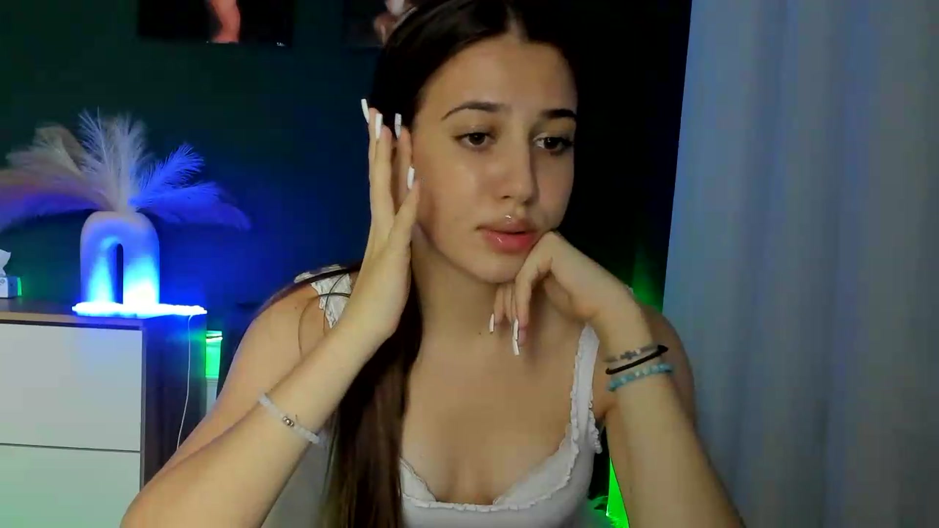 Gallery image thumbnail from AlexaPirs's myfreecams stream on, 09/06/2026, 16:20 image 16 of 20