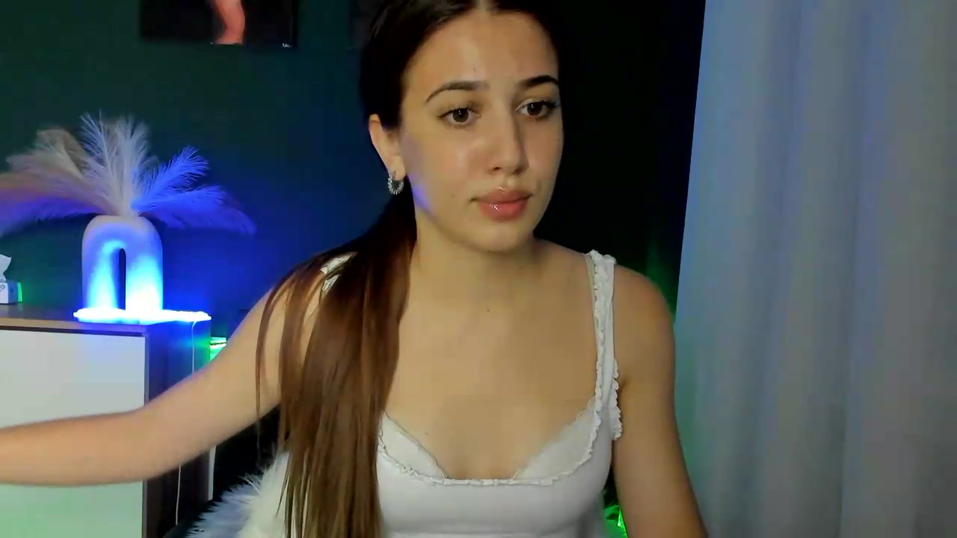 Gallery image thumbnail from AlexaPirs's myfreecams stream on, 09/06/2026, 16:20 image 7 of 20