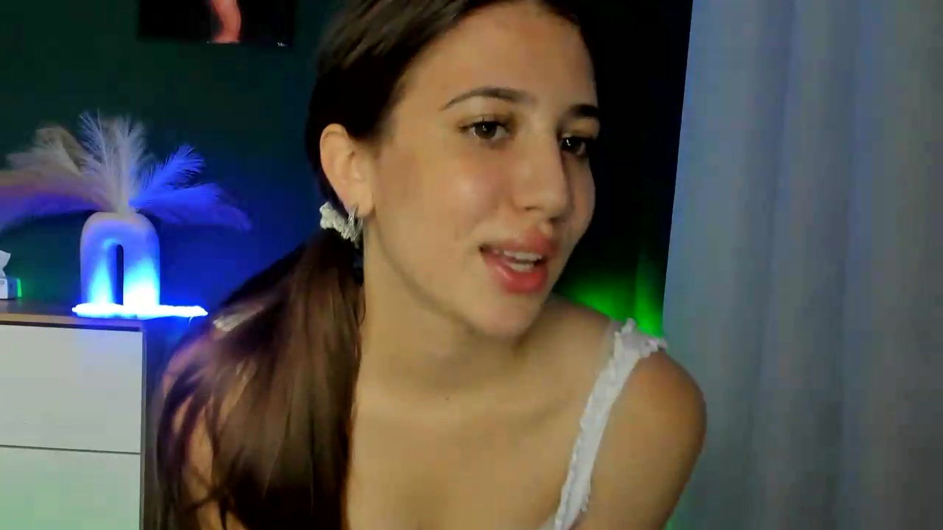 Gallery image thumbnail from AlexaPirs's myfreecams stream on, 09/06/2026, 16:41 image 12 of 20