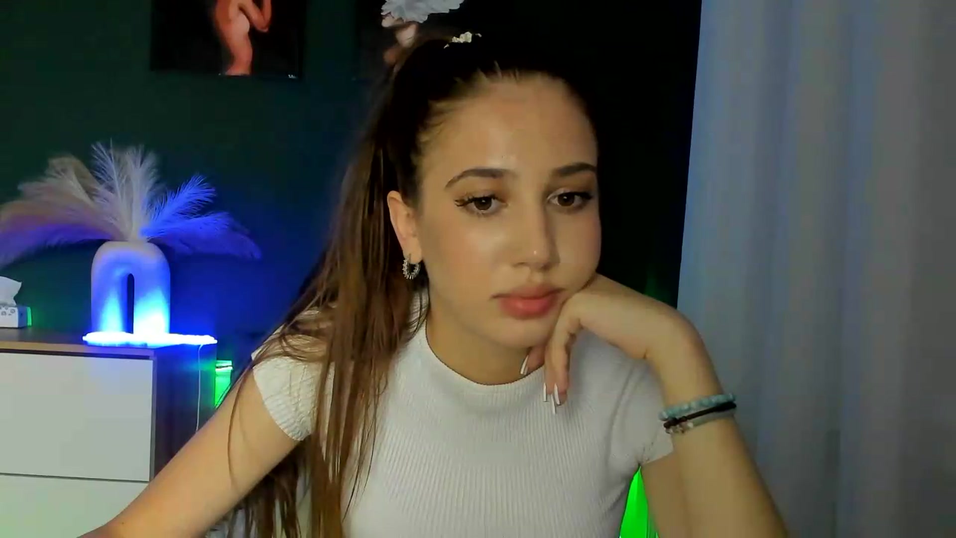 Gallery image thumbnail from AlexaPirs's myfreecams stream on, 09/07/2026, 13:56 image 5 of 20