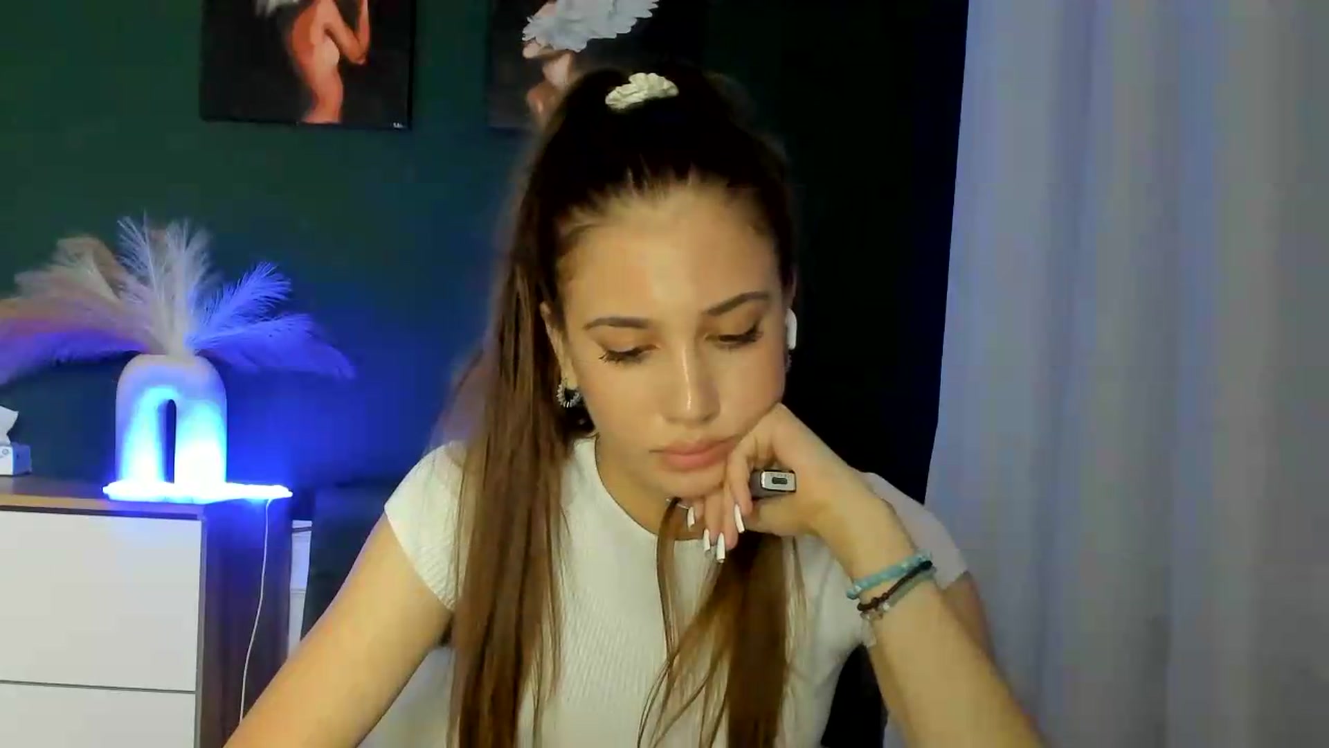 Gallery image thumbnail from AlexaPirs's myfreecams stream on, 09/07/2026, 16:18 image 20 of 20
