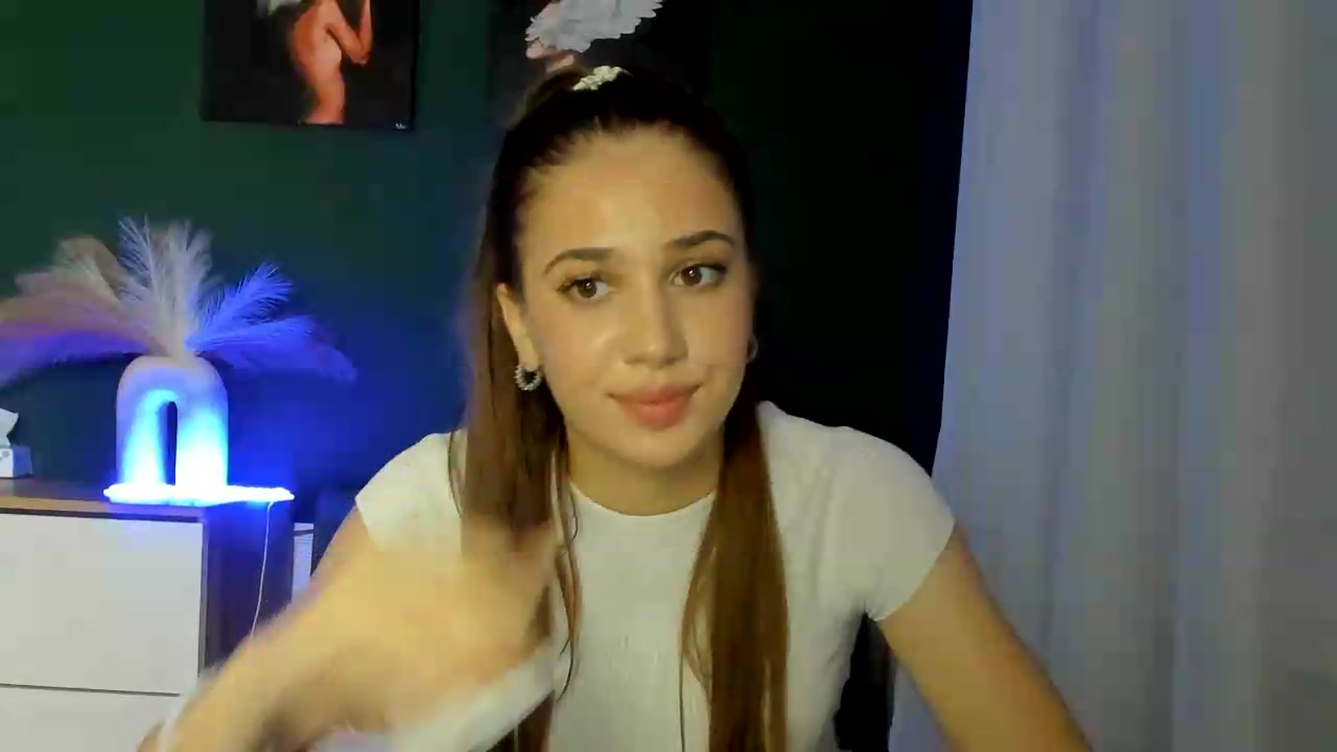 Gallery image thumbnail from AlexaPirs's myfreecams stream on, 09/07/2026, 16:41 image 15 of 20