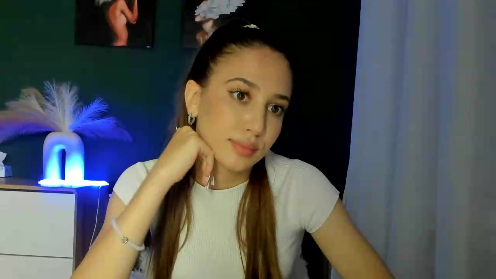 Gallery image thumbnail from AlexaPirs's myfreecams stream on, 09/07/2026, 16:41 image 12 of 20