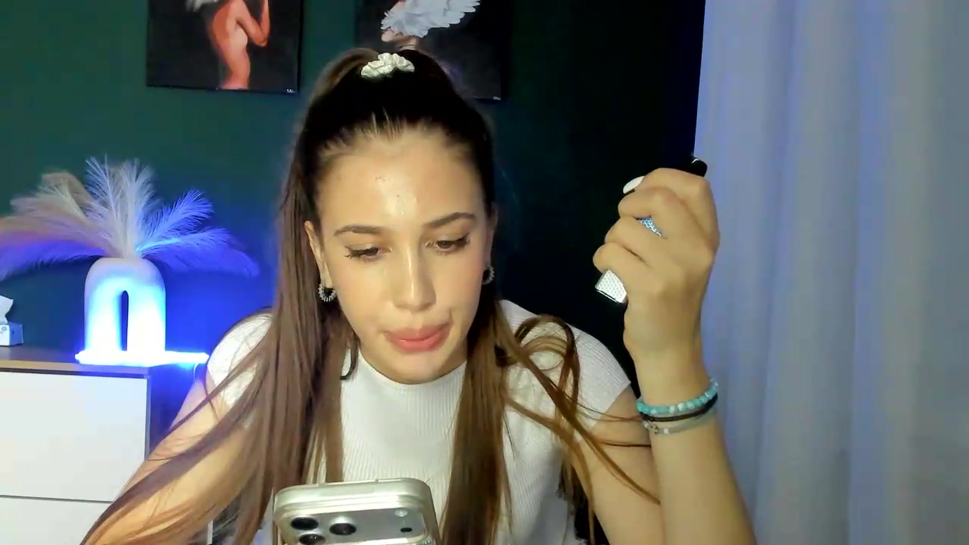 Gallery image thumbnail from AlexaPirs's myfreecams stream on, 09/07/2026, 16:41 image 4 of 20