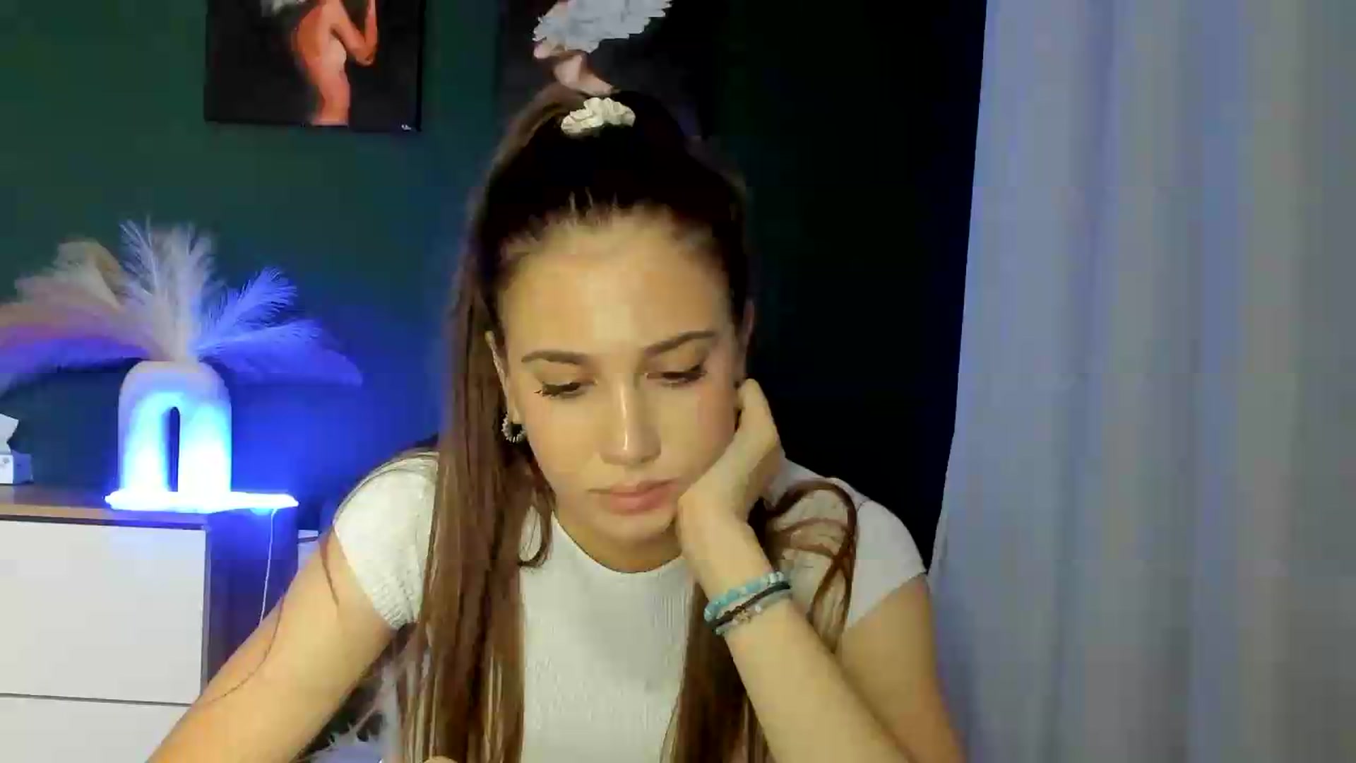 Gallery image thumbnail from AlexaPirs's myfreecams stream on, 09/07/2026, 16:41 image 10 of 20