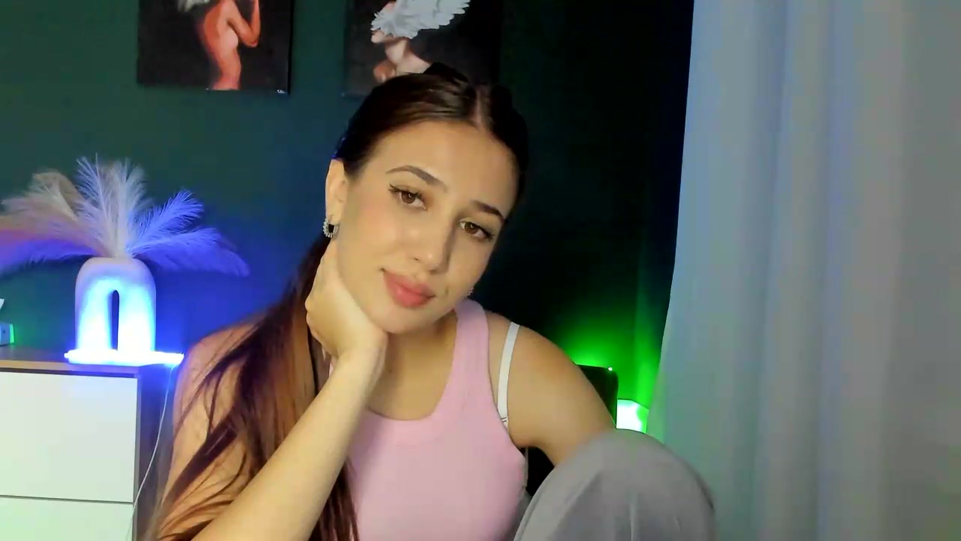 Gallery image thumbnail from AlexaPirs's myfreecams stream on, 09/08/2026, 13:41 image 13 of 20