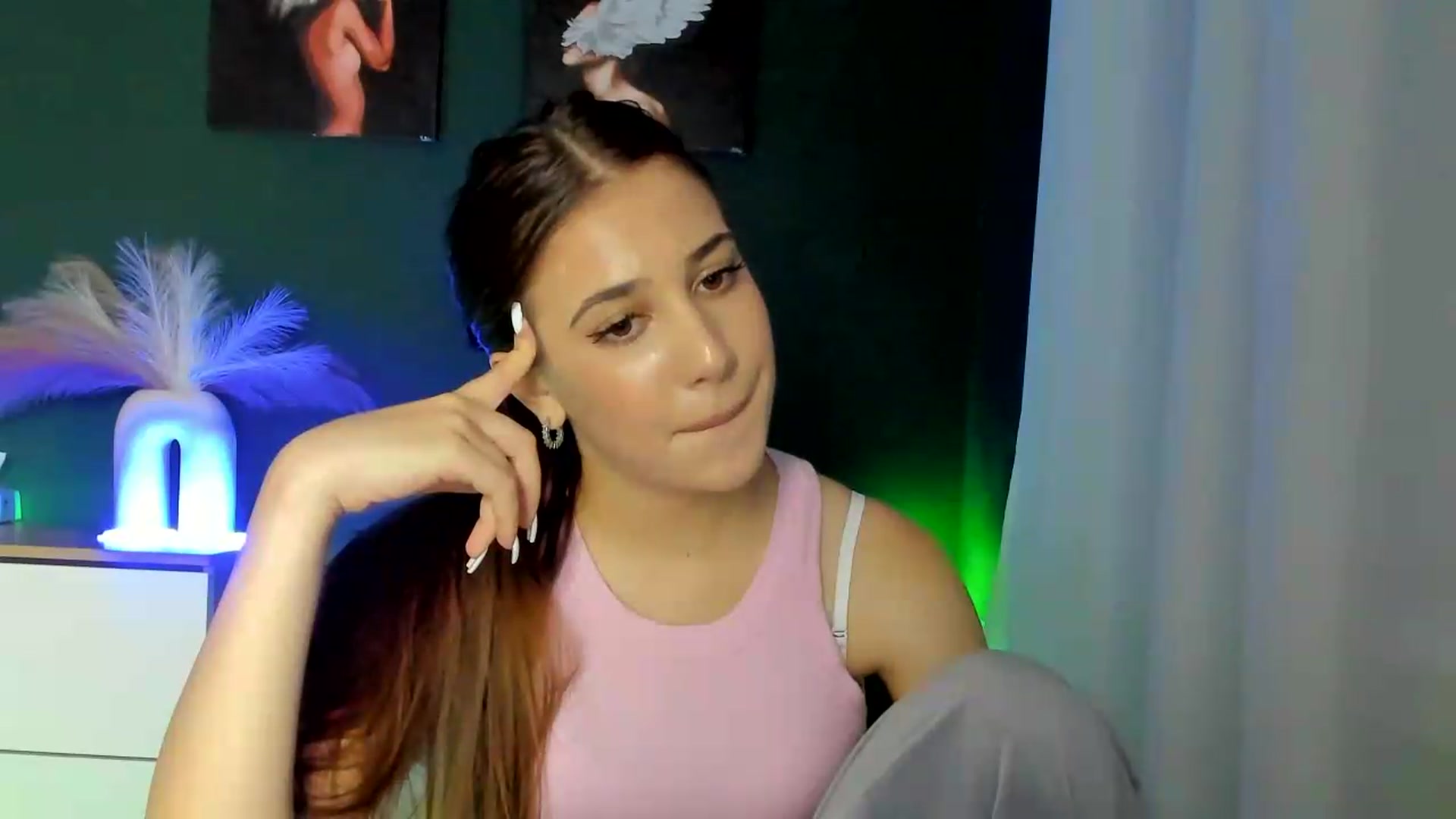 Gallery image thumbnail from AlexaPirs's myfreecams stream on, 09/08/2026, 13:41 image 10 of 20
