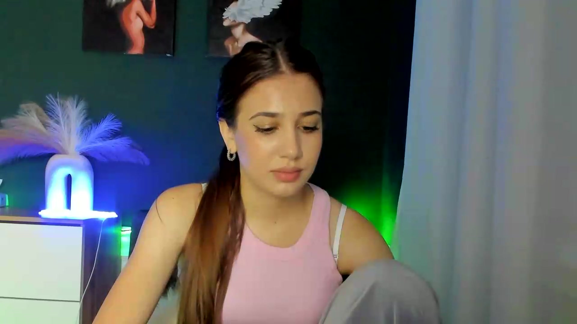 Gallery image thumbnail from AlexaPirs's myfreecams stream on, 09/08/2026, 13:41 image 19 of 20