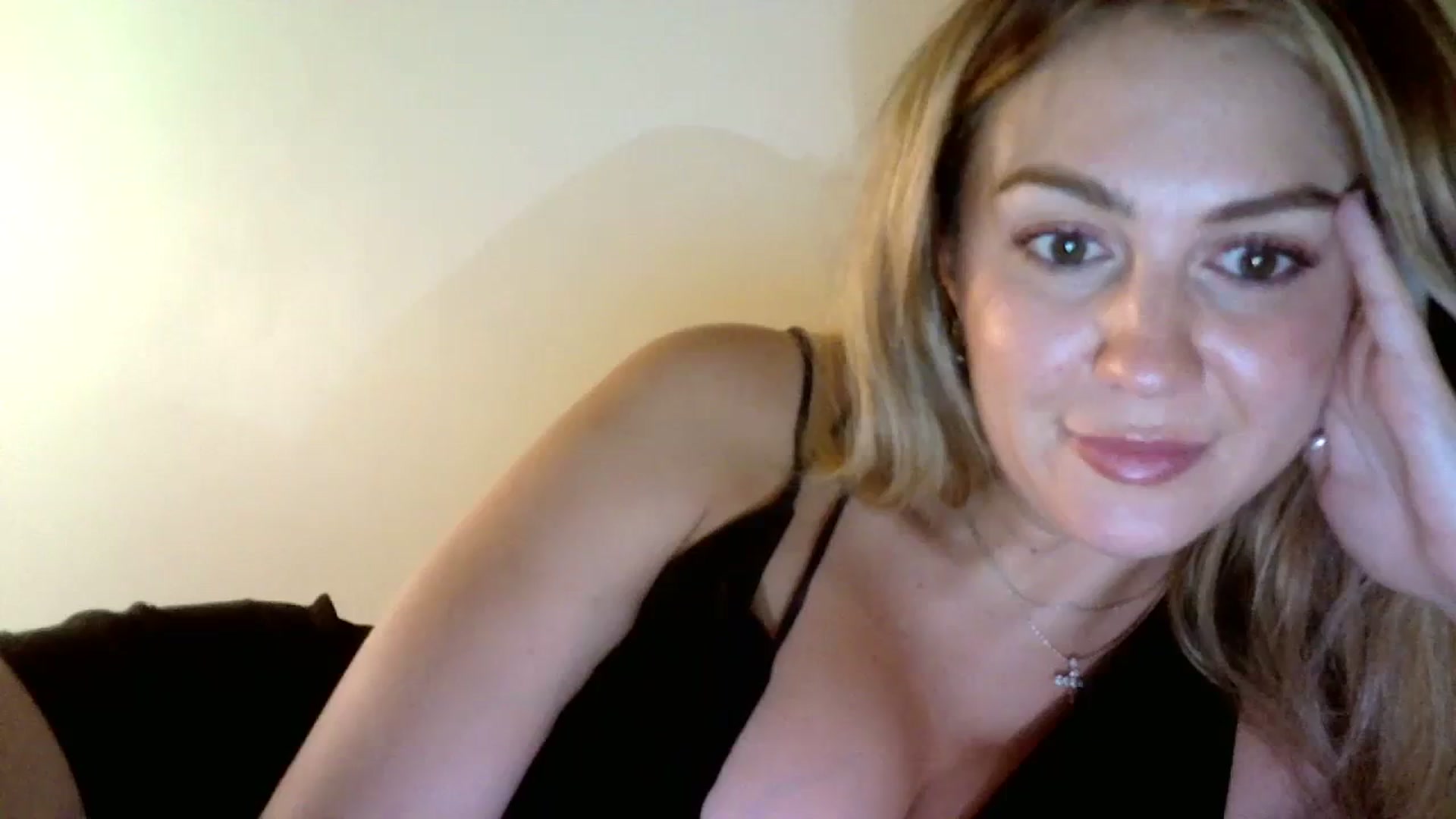 Gallery image thumbnail from AlexaRaeBlake's myfreecams stream on, 04/06/2024, 12:06 image 1 of 20