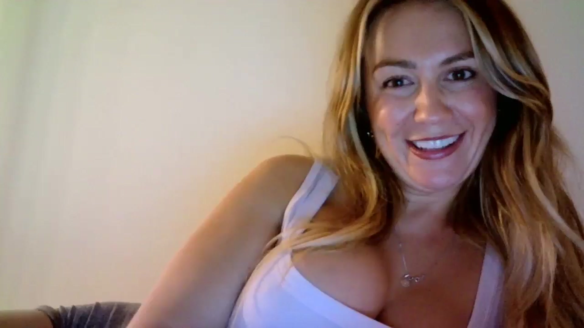 Gallery image thumbnail from AlexaRaeBlake's myfreecams stream on, 05/16/2024, 12:13 image 4 of 20