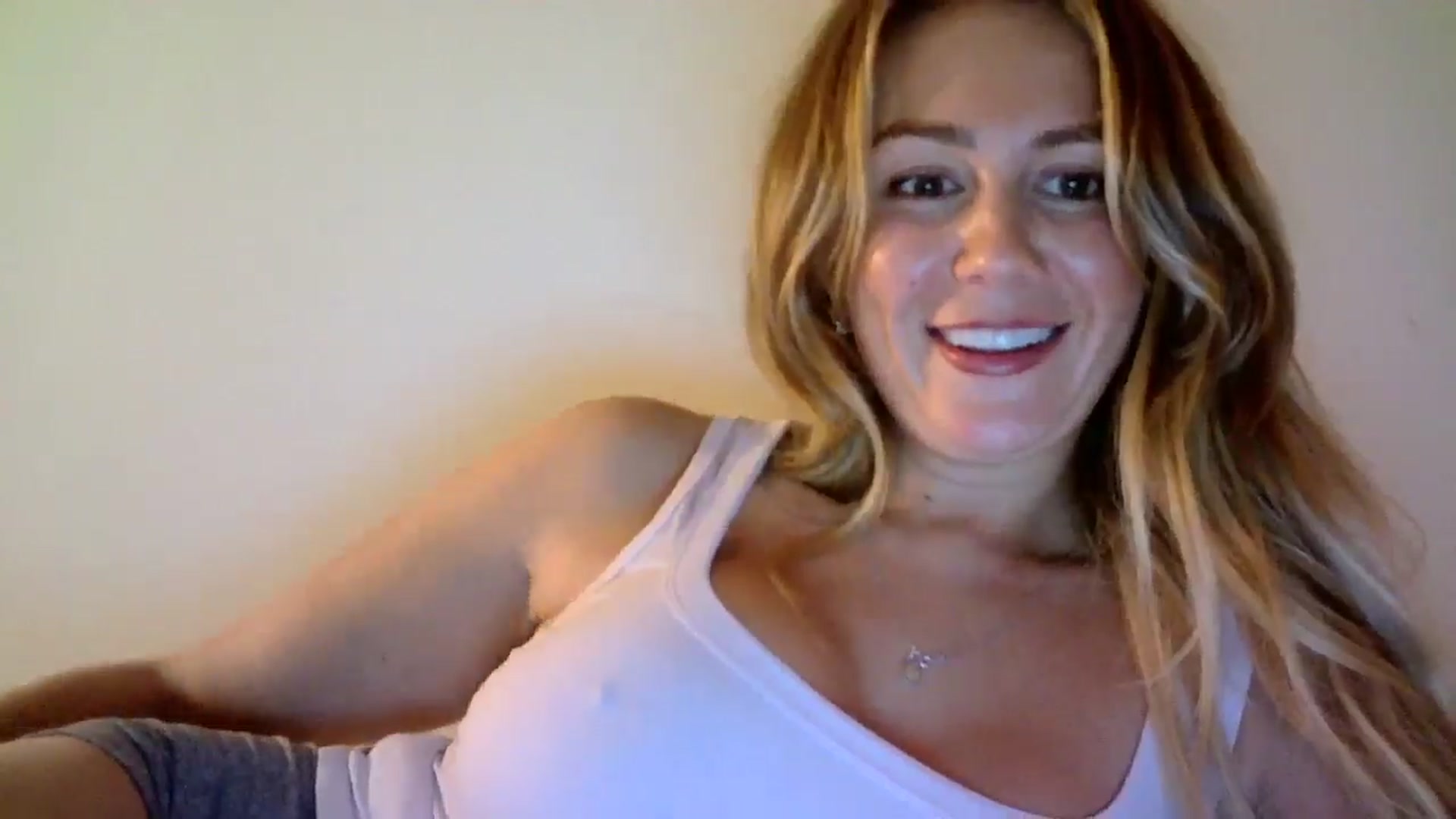 Gallery image thumbnail from AlexaRaeBlake's myfreecams stream on, 05/16/2024, 12:13 image 7 of 20