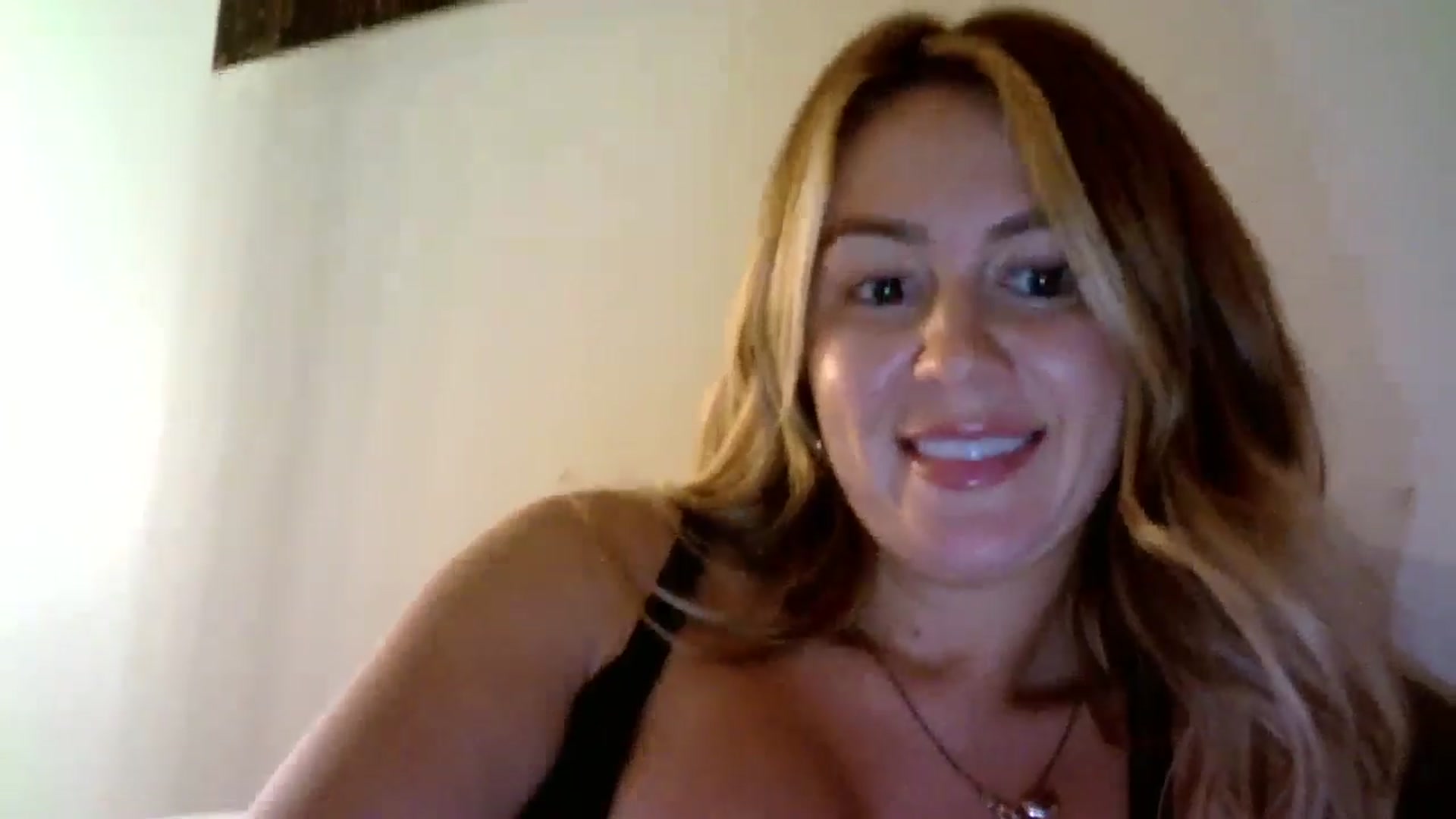 Gallery image thumbnail from AlexaRaeBlake's myfreecams stream on, 05/19/2024, 11:38 image 17 of 20