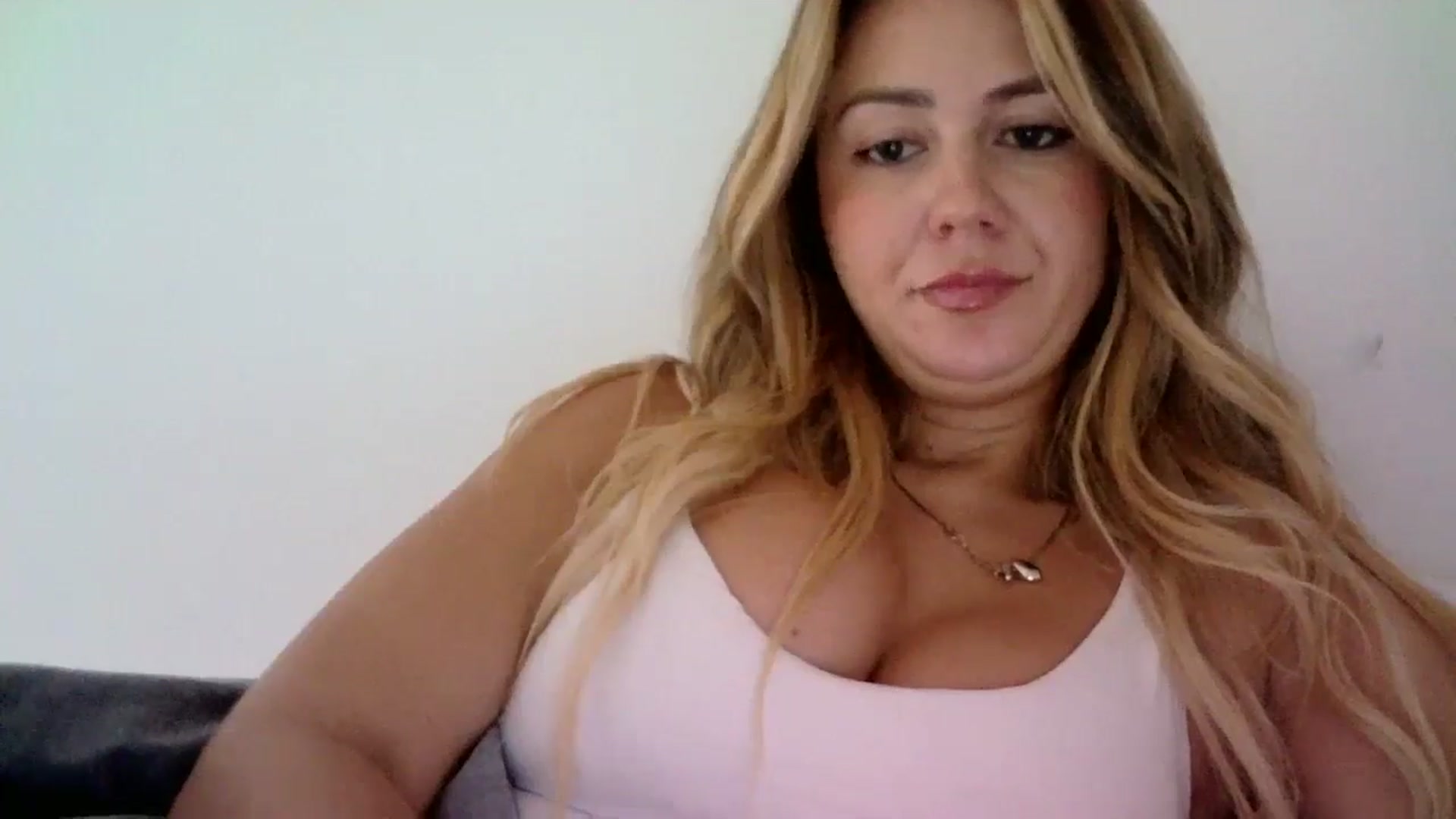Gallery image thumbnail from AlexaRaeBlake's myfreecams stream on, 05/20/2024, 24:35 image 19 of 20