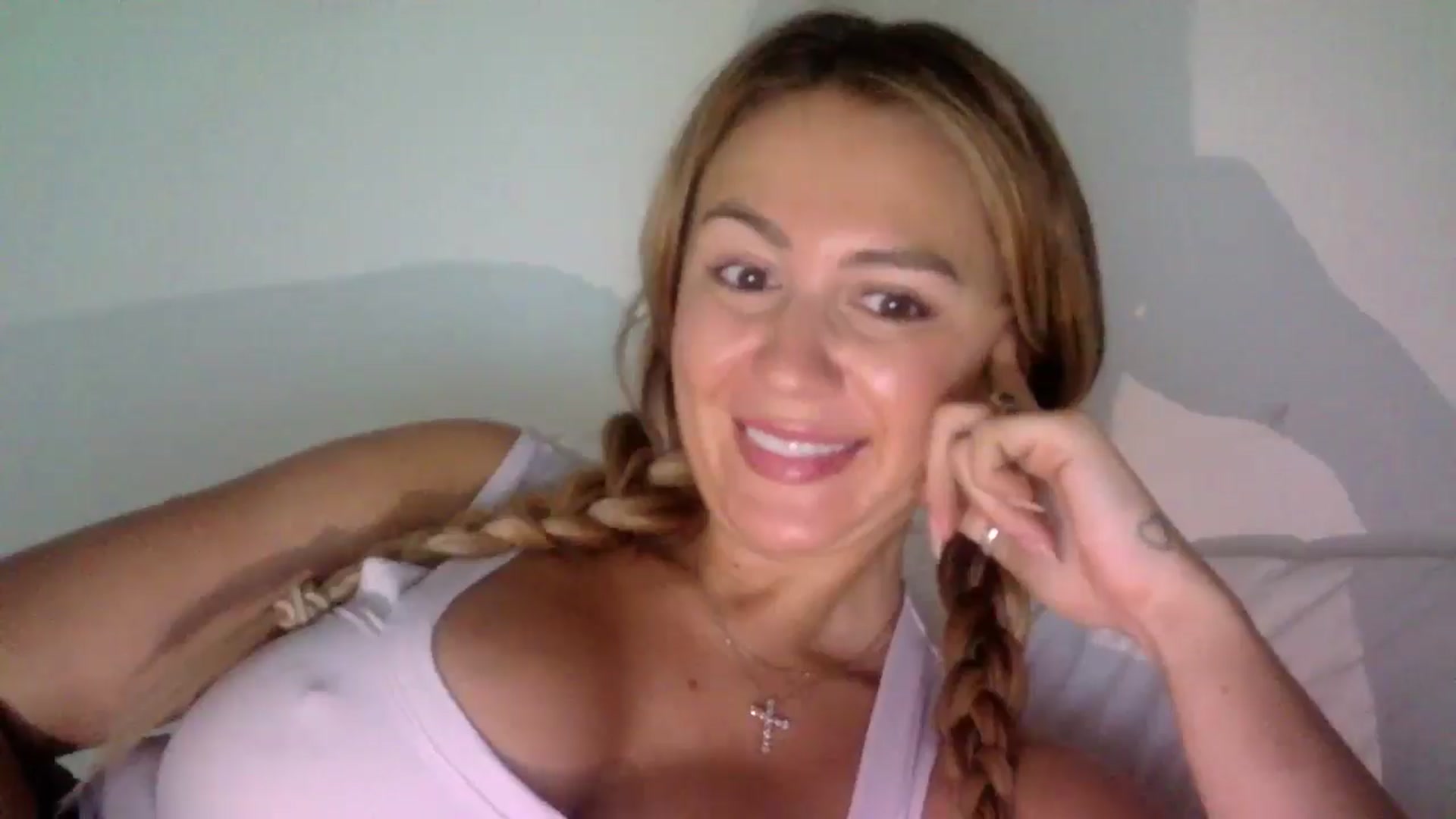 Gallery image thumbnail from AlexaRaeBlake's myfreecams stream on, 05/31/2024, 24:13 image 15 of 20