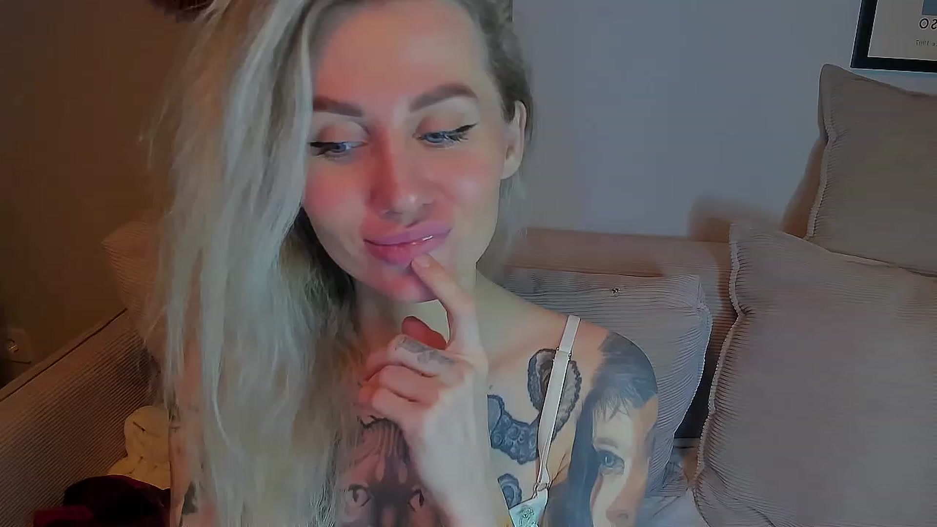 Gallery image thumbnail from Alexa_Smithhh's myfreecams stream on, 03/19/2023, 21:27 image 10 of 20