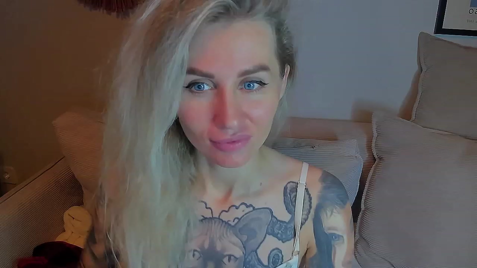 Gallery image thumbnail from Alexa_Smithhh's myfreecams stream on, 03/19/2023, 21:27 image 13 of 20