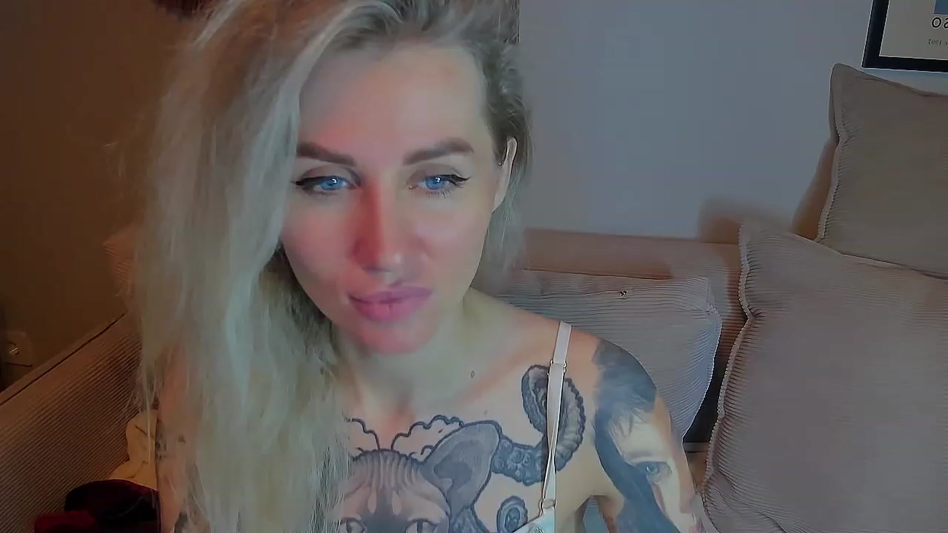 Gallery image thumbnail from Alexa_Smithhh's myfreecams stream on, 03/19/2023, 21:27 image 15 of 20