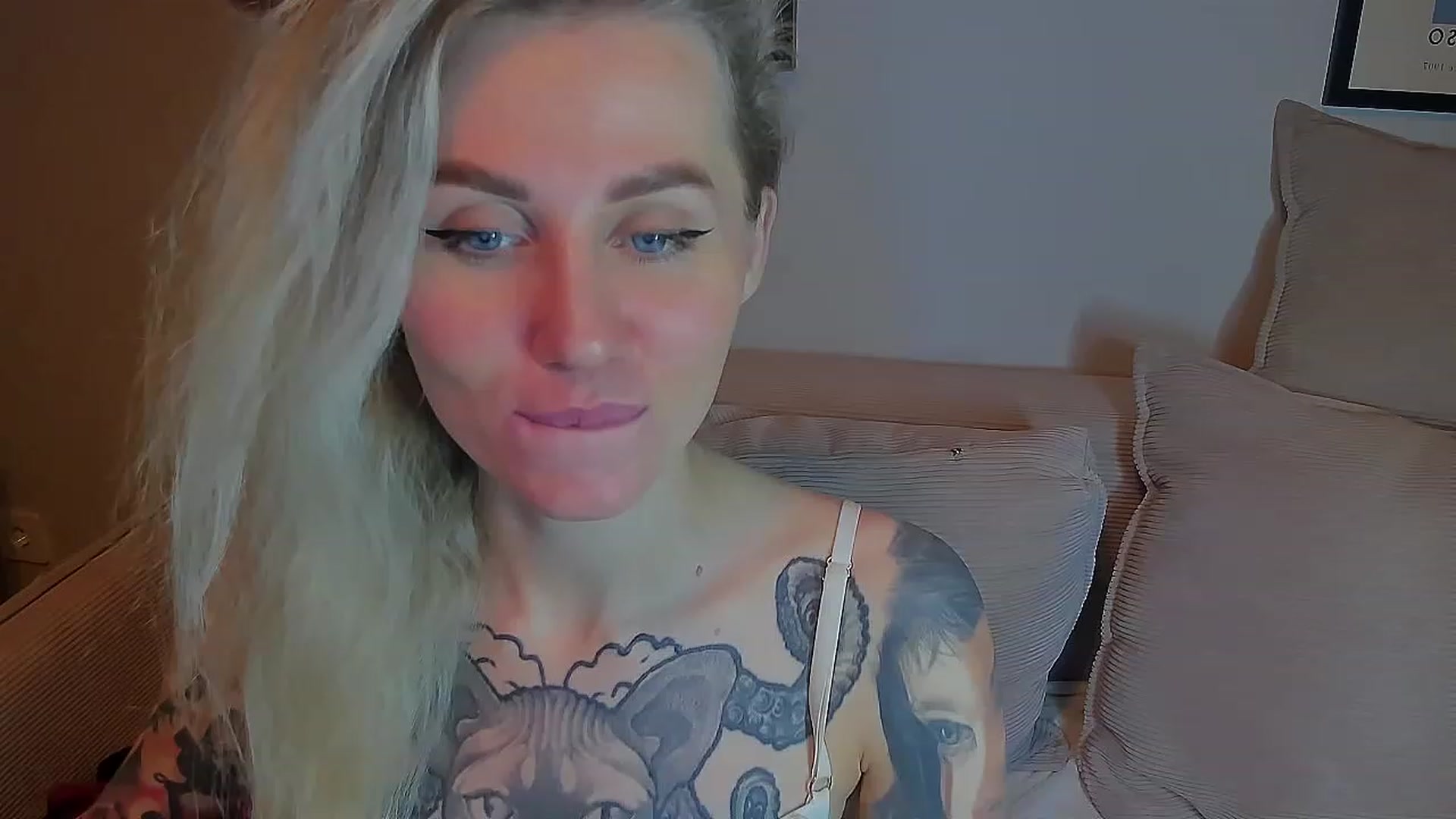 Gallery image thumbnail from Alexa_Smithhh's myfreecams stream on, 03/19/2023, 21:27 image 3 of 20