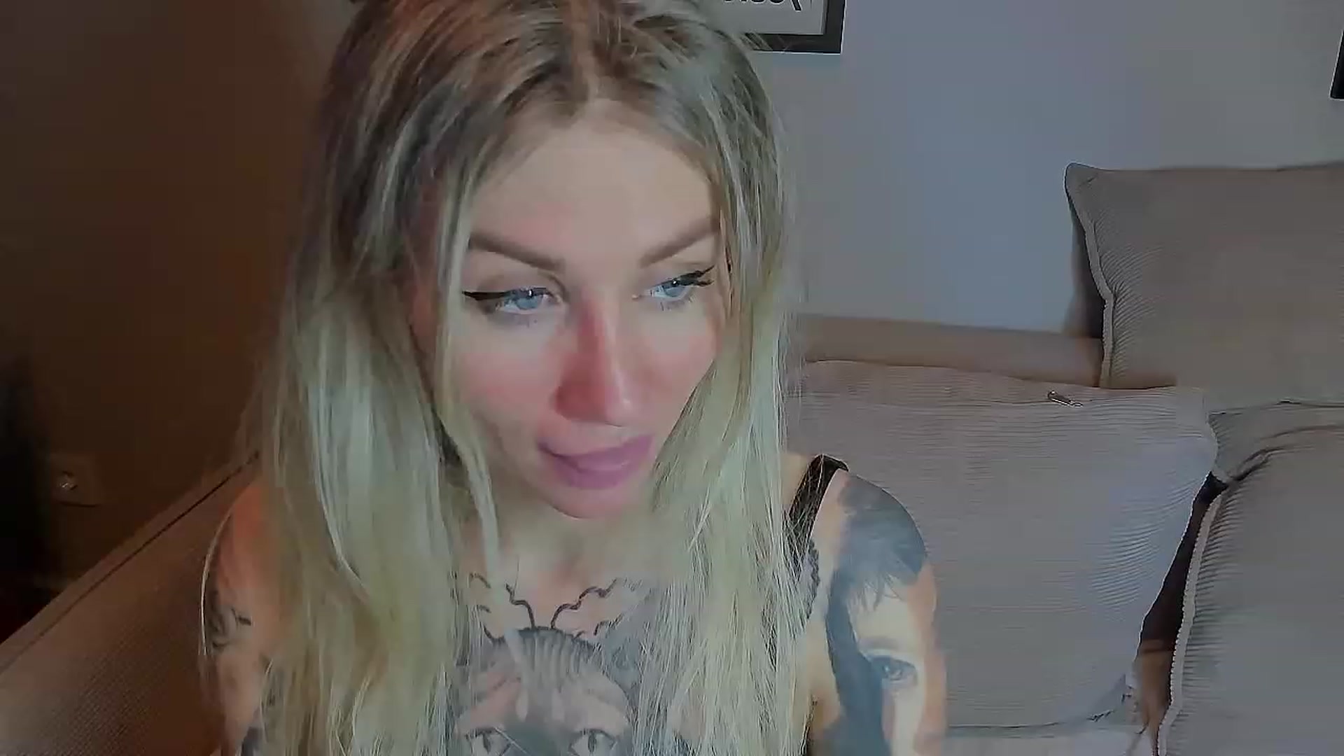 Gallery image thumbnail from Alexa_Smithhh's myfreecams stream on, 03/28/2023, 21:26 image 14 of 20