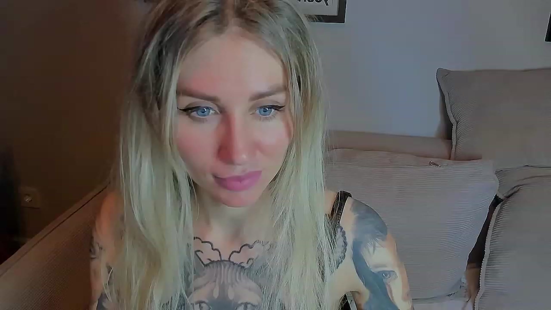 Gallery image thumbnail from Alexa_Smithhh's myfreecams stream on, 03/28/2023, 21:26 image 16 of 20