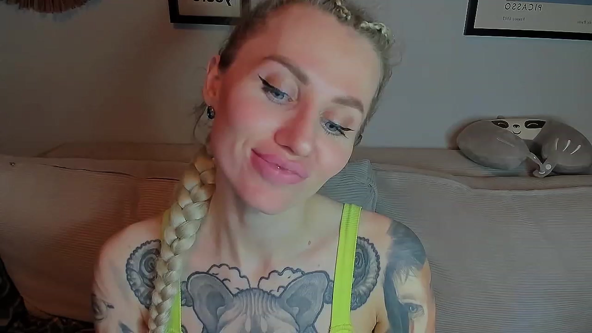 Gallery image thumbnail from Alexa_Smithhh's myfreecams stream on, 04/18/2023, 21:25 image 19 of 20