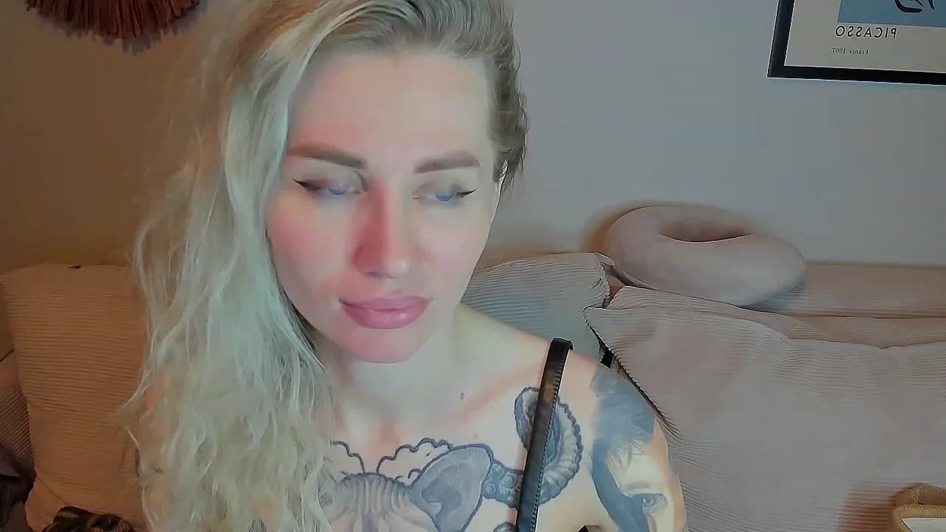 Gallery image thumbnail from Alexa_Smithhh's myfreecams stream on, 04/21/2023, 20:40 image 1 of 20