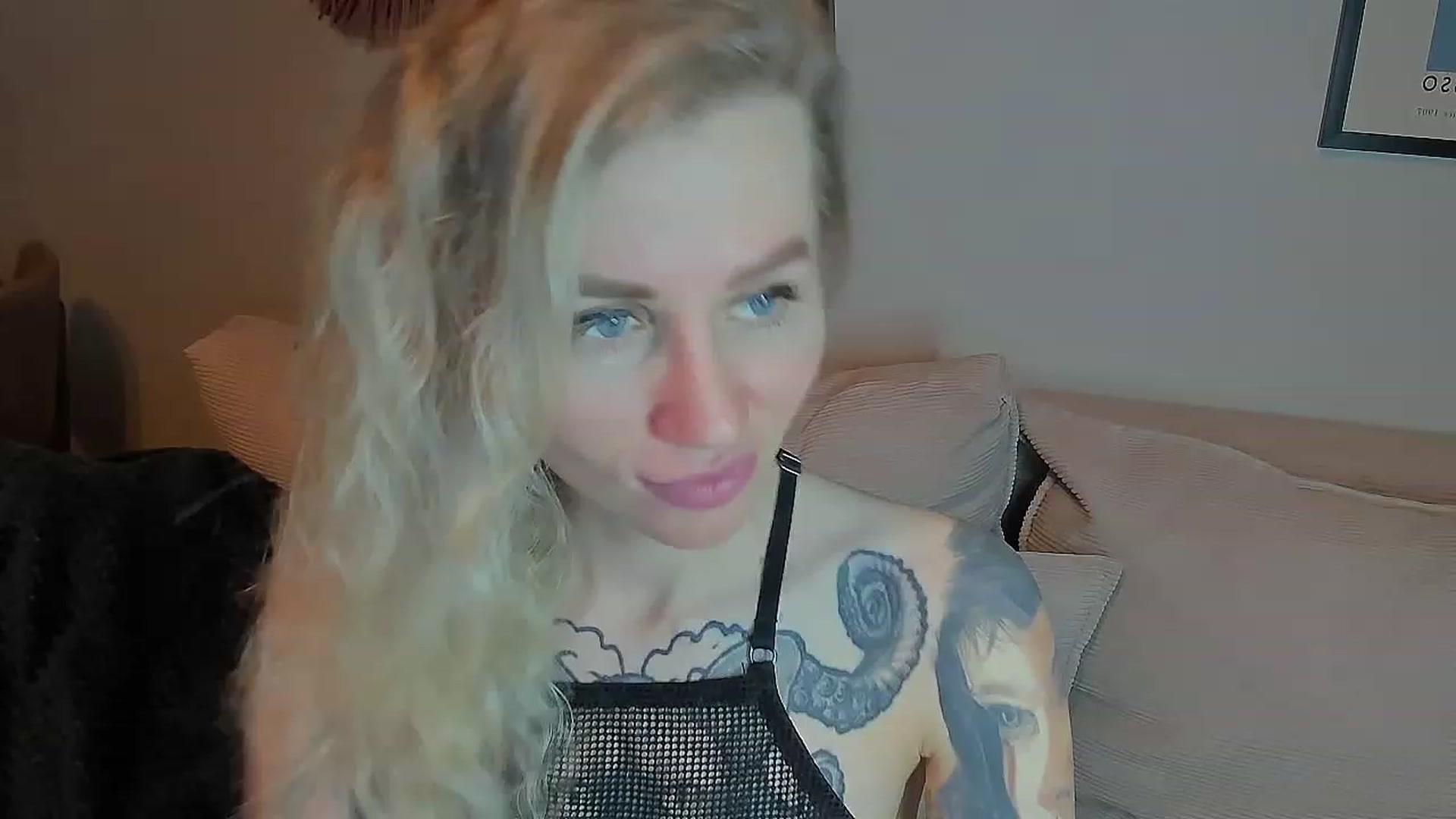 Gallery image thumbnail from Alexa_Smithhh's myfreecams stream on, 05/06/2023, 17:32 image 2 of 20