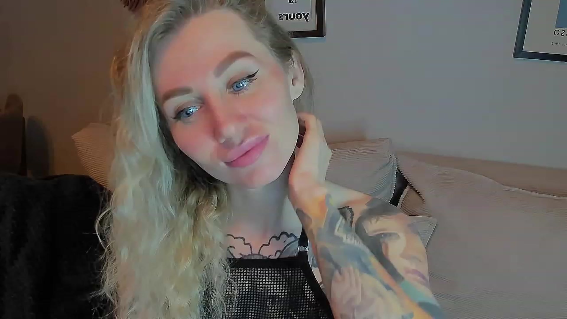 Gallery image thumbnail from Alexa_Smithhh's myfreecams stream on, 05/06/2023, 17:32 image 4 of 20