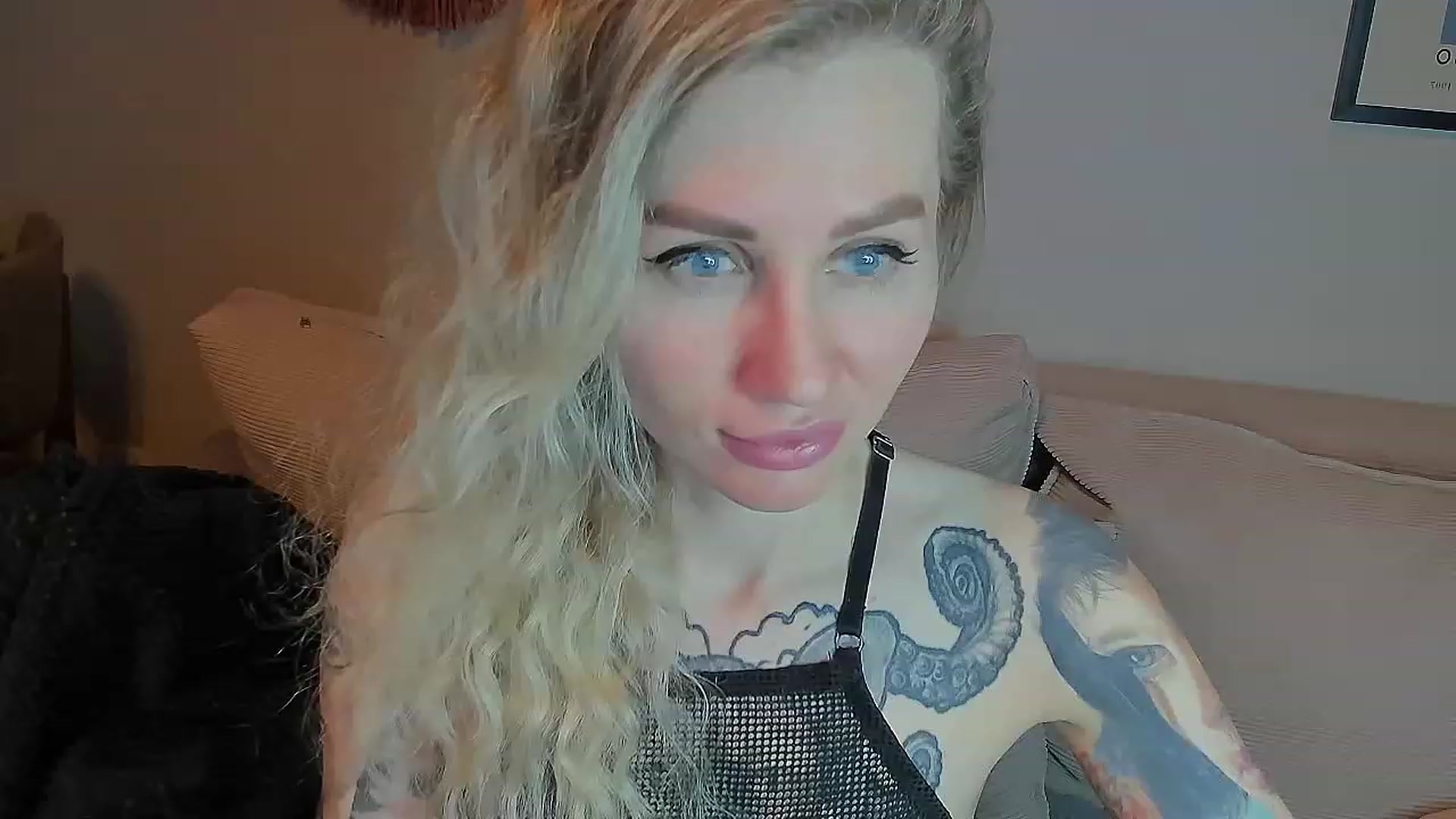 Gallery image thumbnail from Alexa_Smithhh's myfreecams stream on, 05/06/2023, 17:32 image 19 of 20