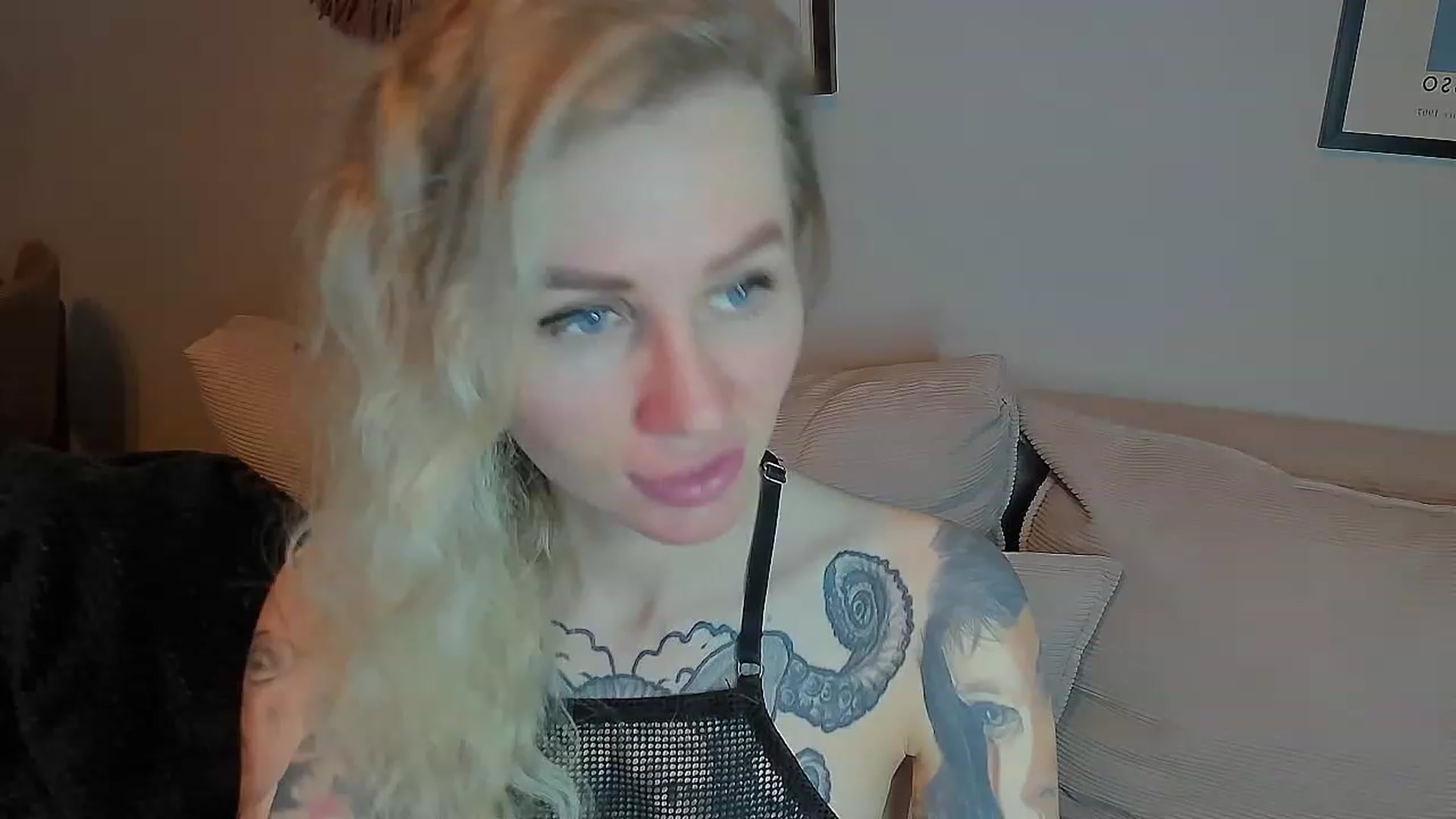 Gallery image thumbnail from Alexa_Smithhh's myfreecams stream on, 05/06/2023, 17:32 image 9 of 20