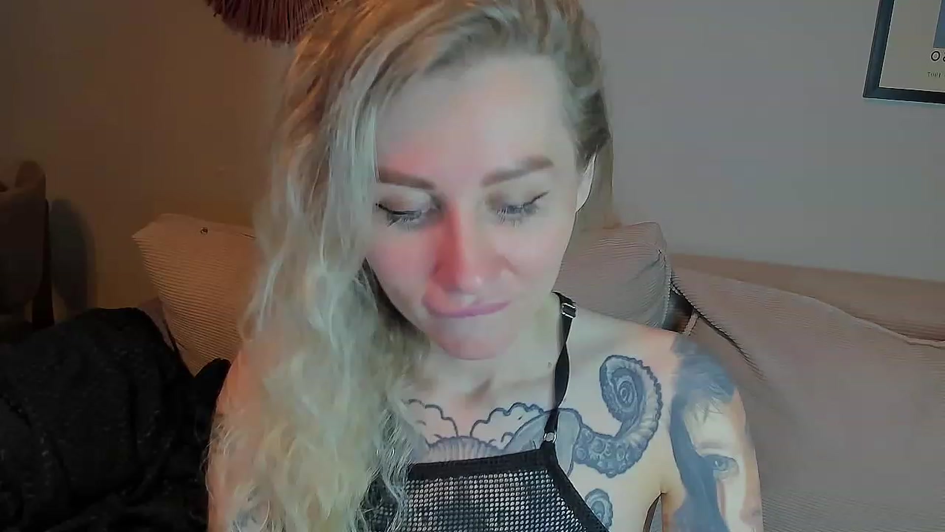Gallery image thumbnail from Alexa_Smithhh's myfreecams stream on, 05/06/2023, 19:34 image 17 of 20