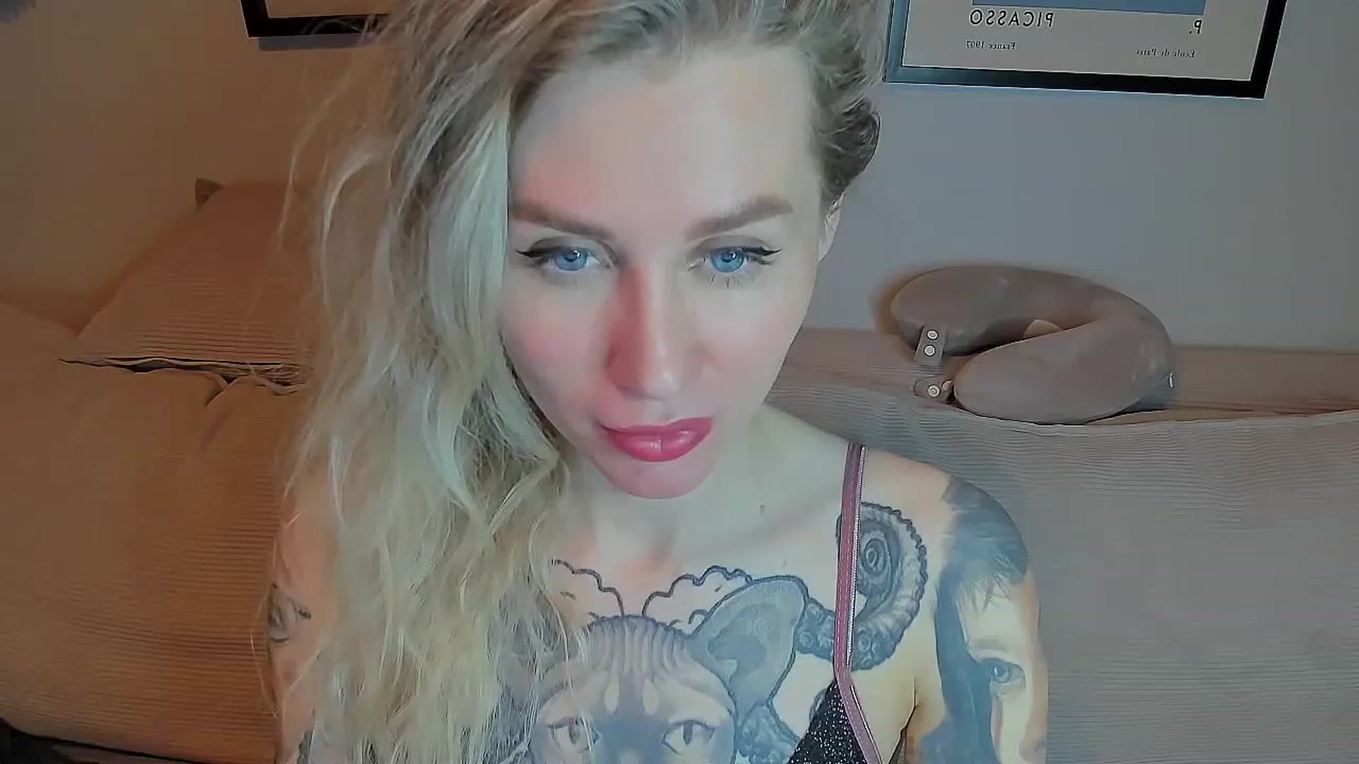 Gallery image thumbnail from Alexa_Smithhh's myfreecams stream on, 05/08/2023, 19:32 image 17 of 20