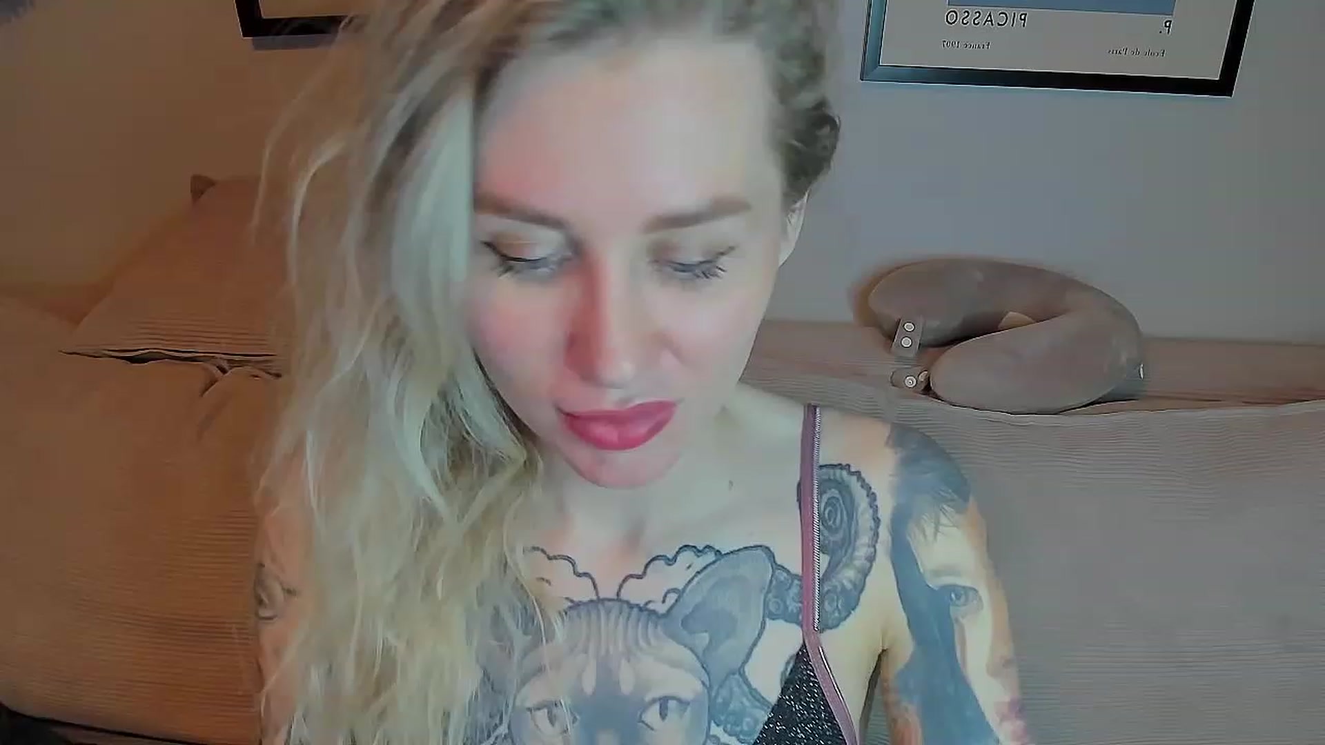 Gallery image thumbnail from Alexa_Smithhh's myfreecams stream on, 05/08/2023, 19:32 image 18 of 20