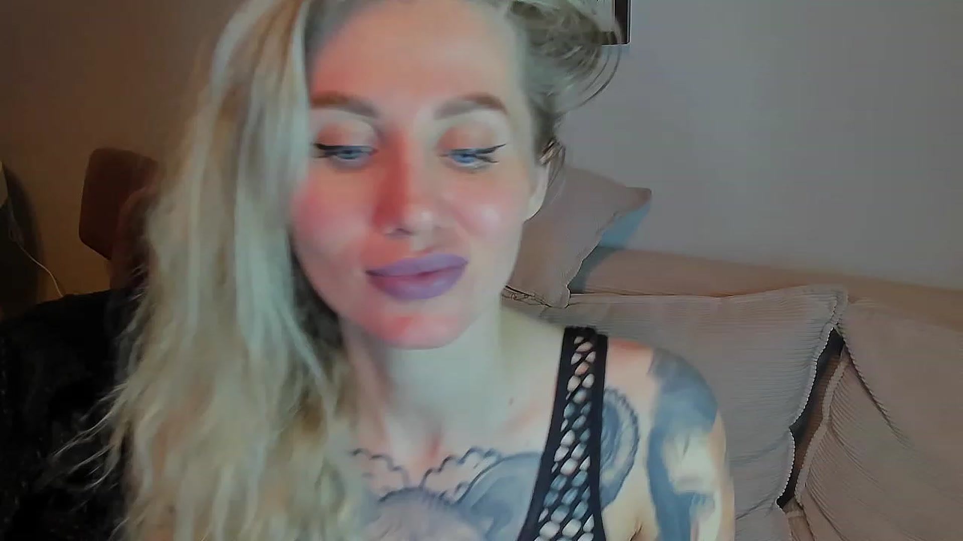 Gallery image thumbnail from Alexa_Smithhh's myfreecams stream on, 05/10/2023, 20:00 image 12 of 20
