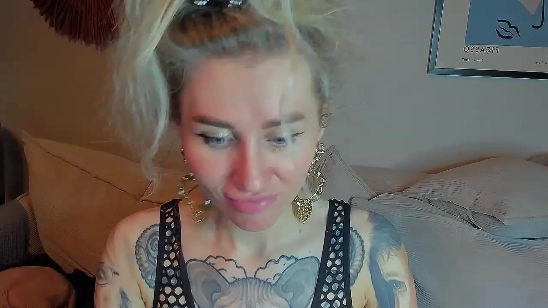 Gallery image thumbnail from Alexa_Smithhh's myfreecams stream on, 05/26/2023, 19:46 image 14 of 20