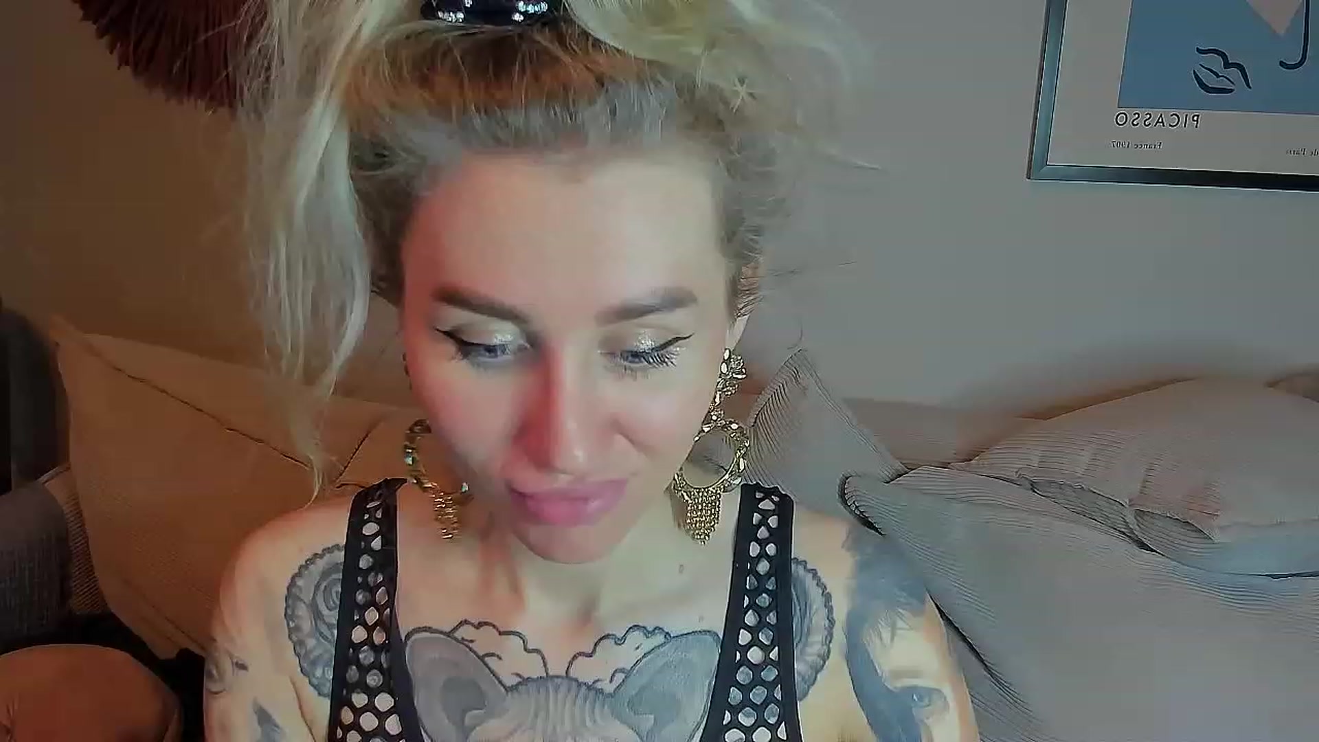 Gallery image thumbnail from Alexa_Smithhh's myfreecams stream on, 05/26/2023, 19:46 image 9 of 20