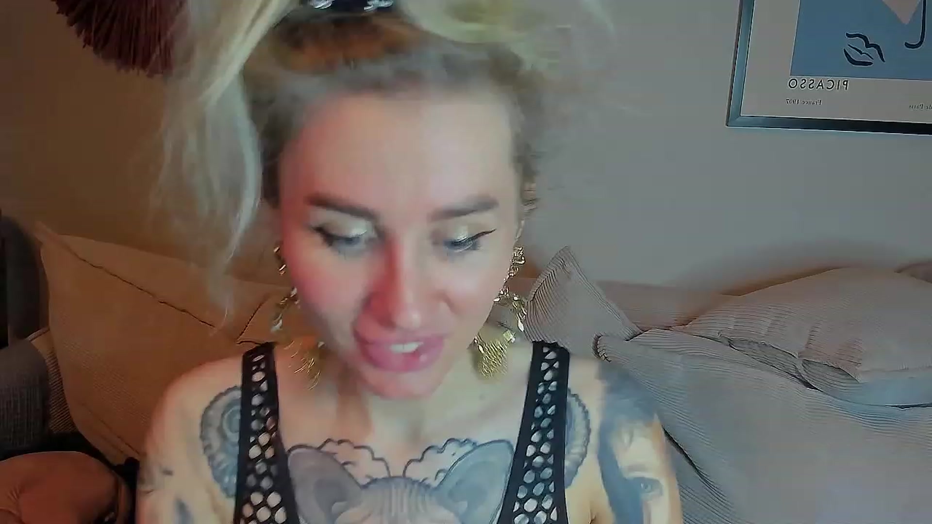 Gallery image thumbnail from Alexa_Smithhh's myfreecams stream on, 05/26/2023, 19:46 image 17 of 20