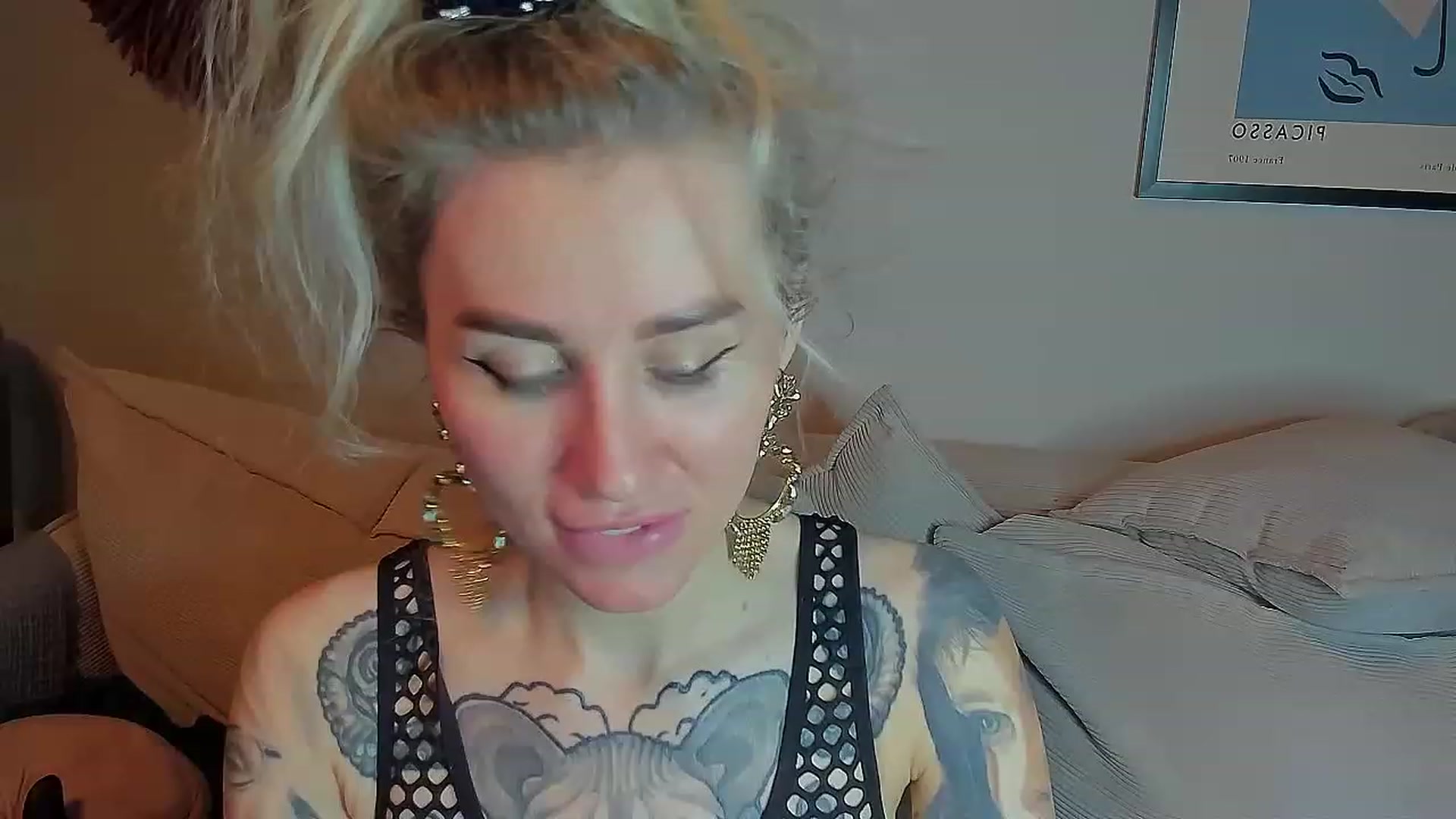 Gallery image thumbnail from Alexa_Smithhh's myfreecams stream on, 05/26/2023, 19:46 image 8 of 20