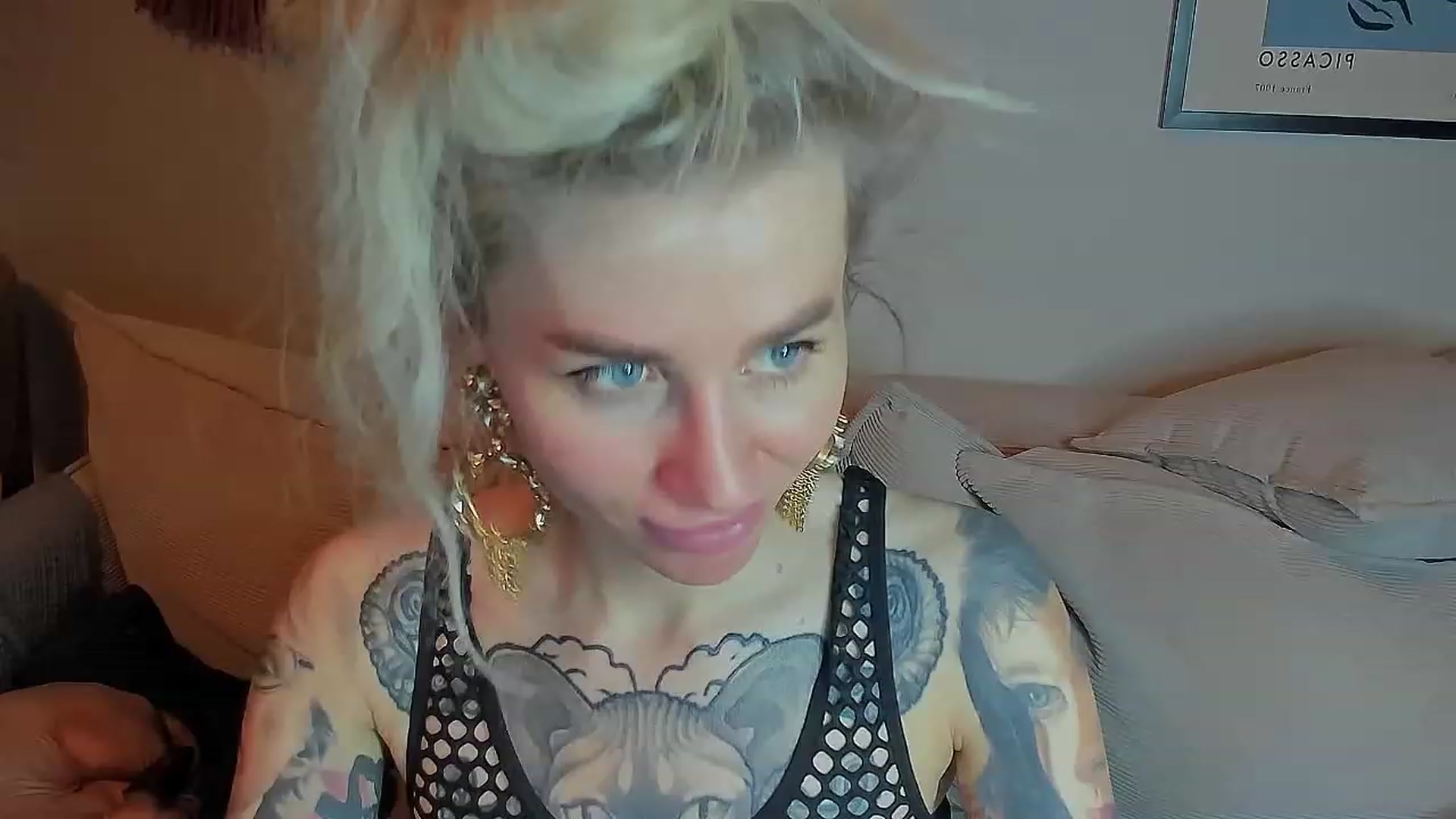 Gallery image thumbnail from Alexa_Smithhh's myfreecams stream on, 05/26/2023, 21:28 image 15 of 20